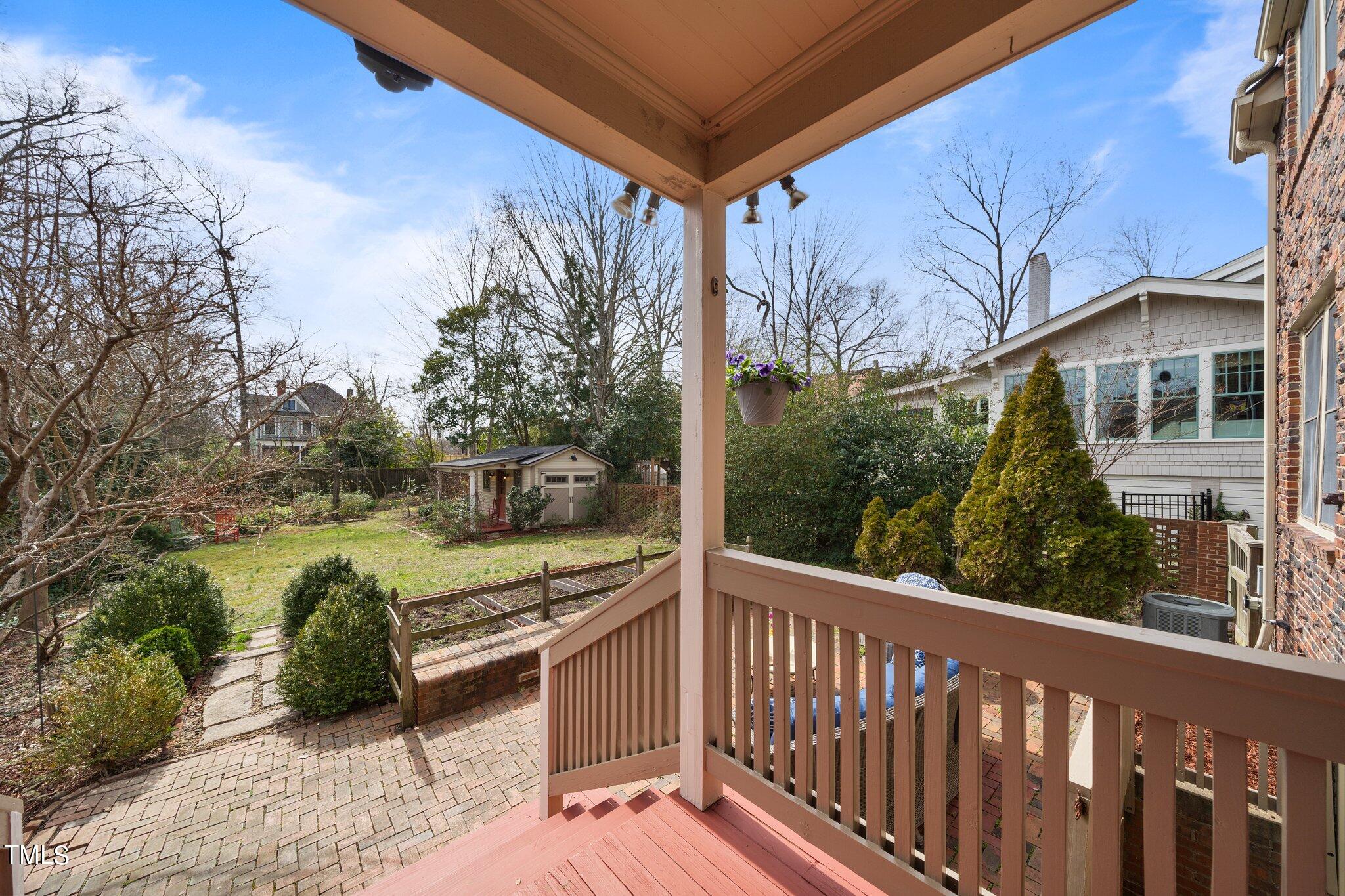 1017 W Markham Avenue