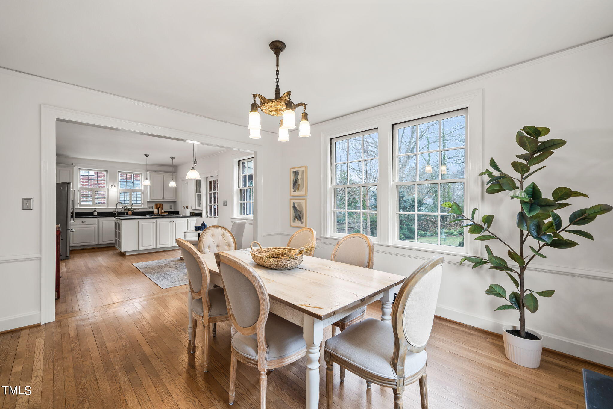 1017 W Markham Avenue