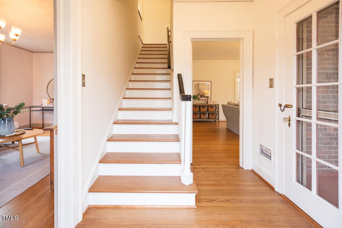 1017 W Markham Avenue