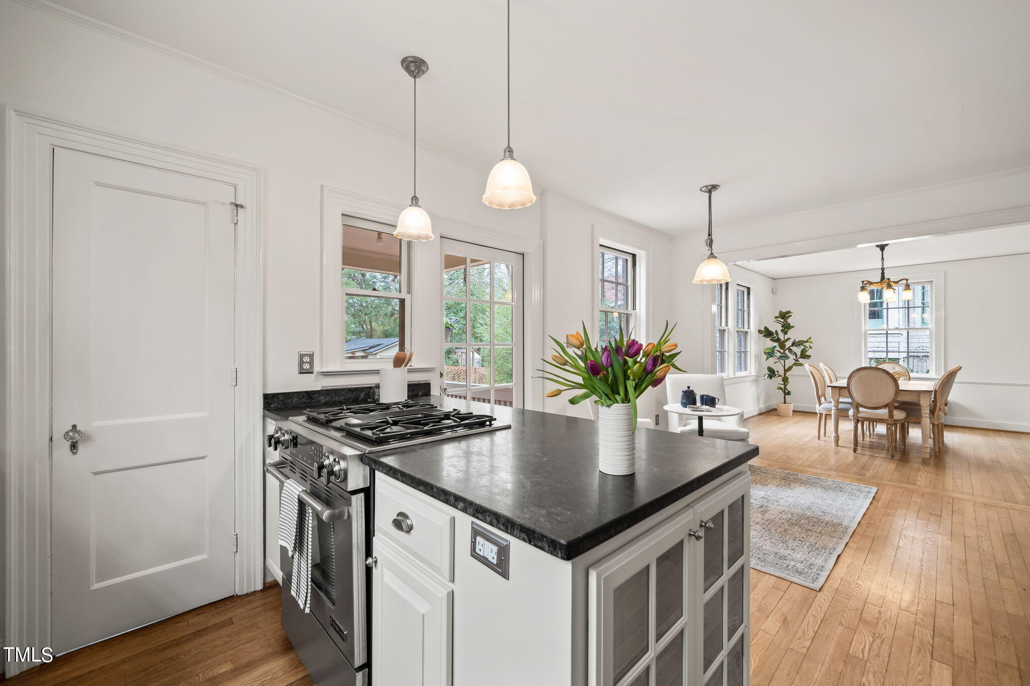 1017 W Markham Avenue