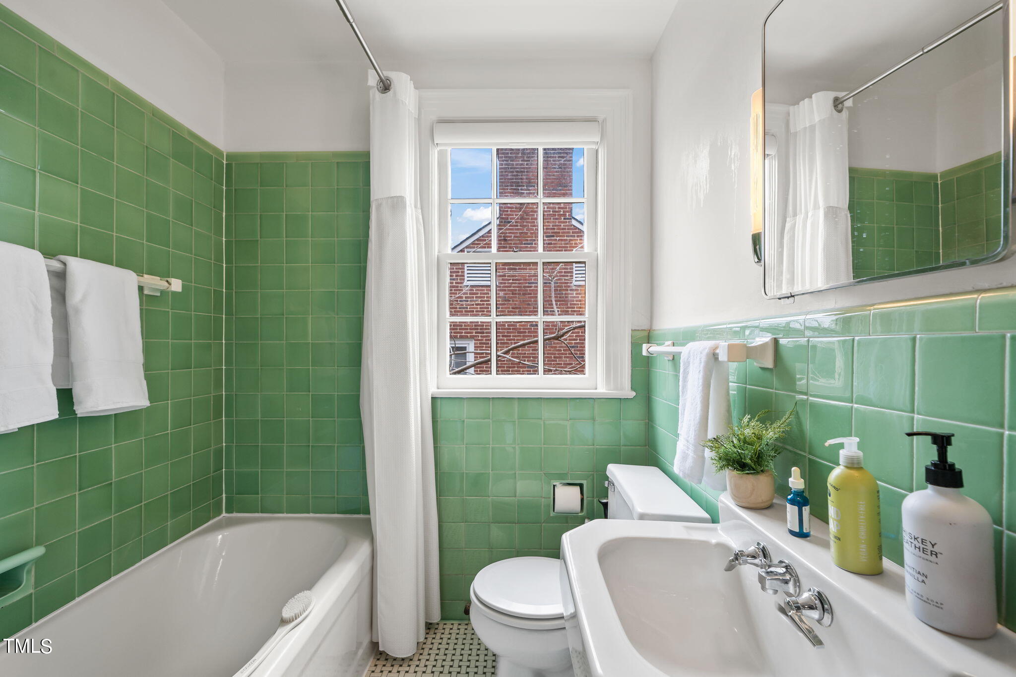 1017 W Markham Avenue