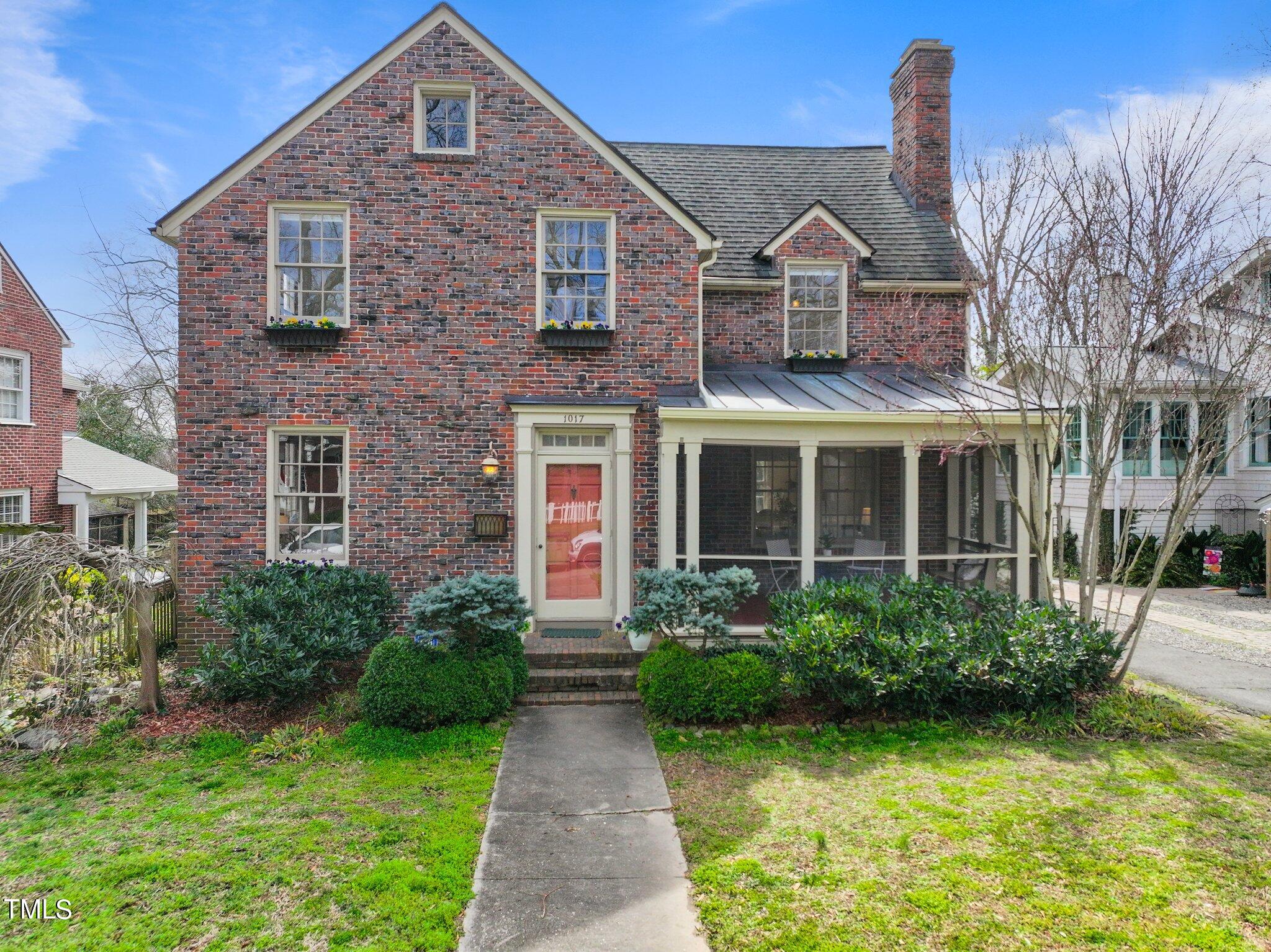 1017 W Markham Avenue