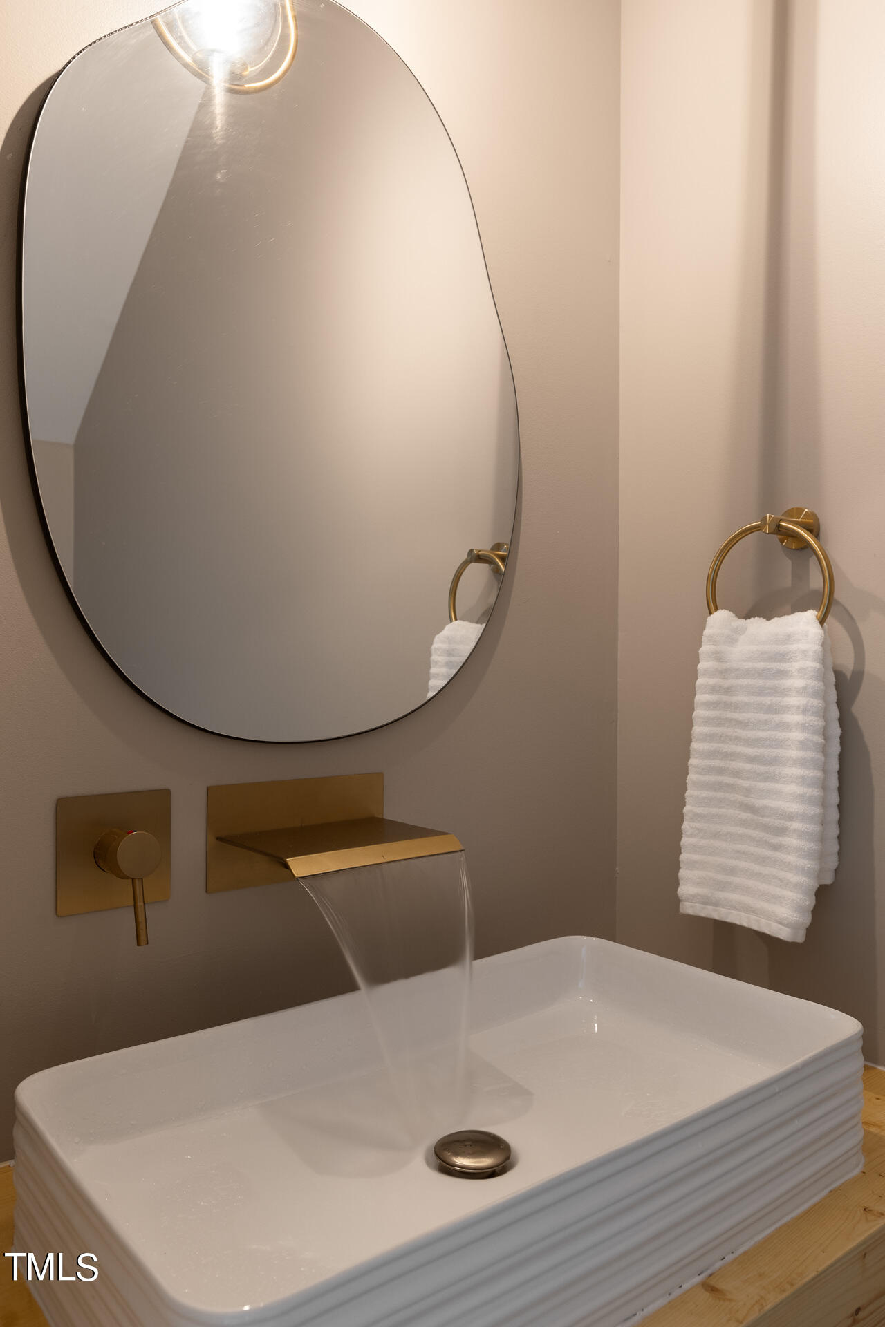 208b E Trinity Avenue