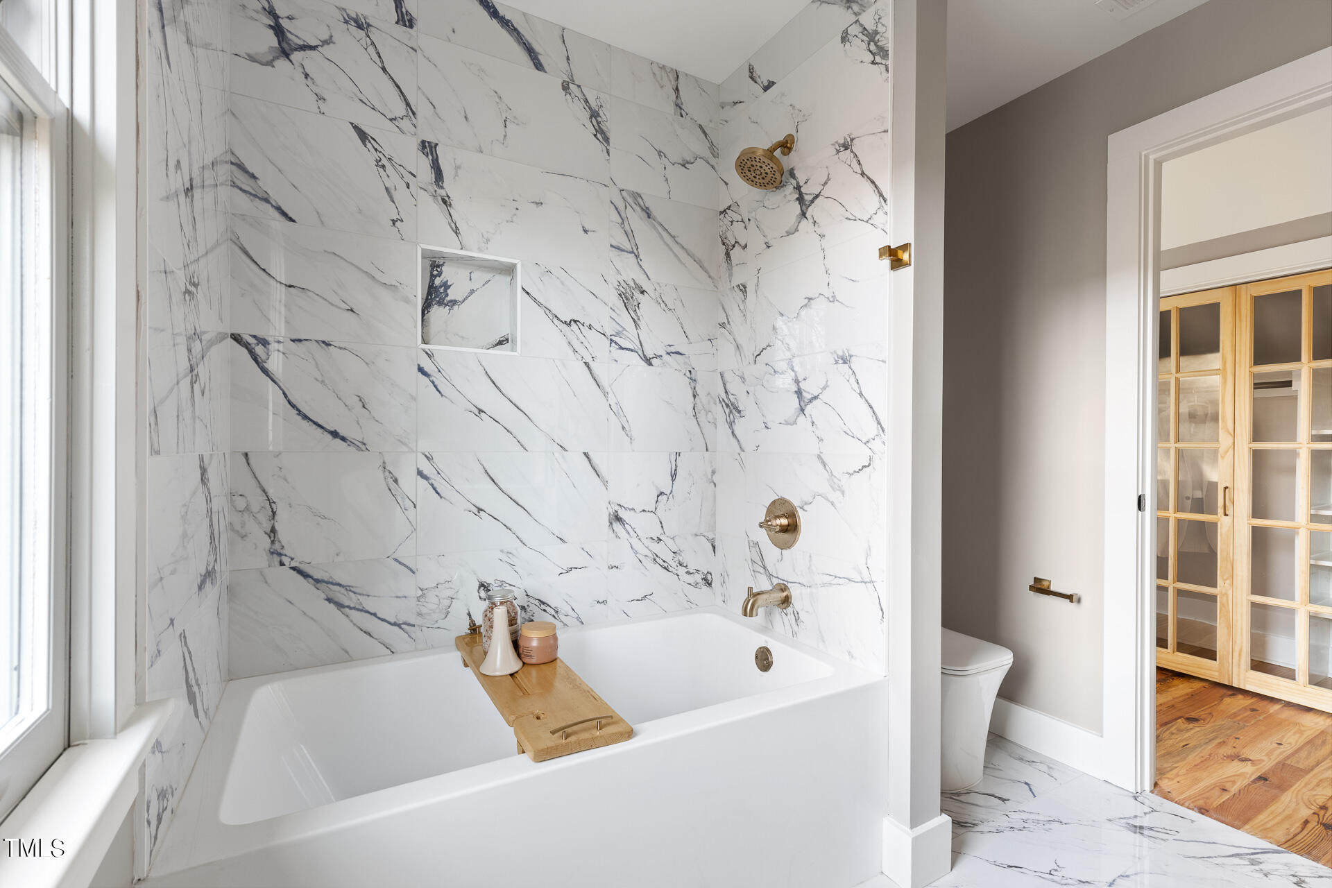 208b E Trinity Avenue