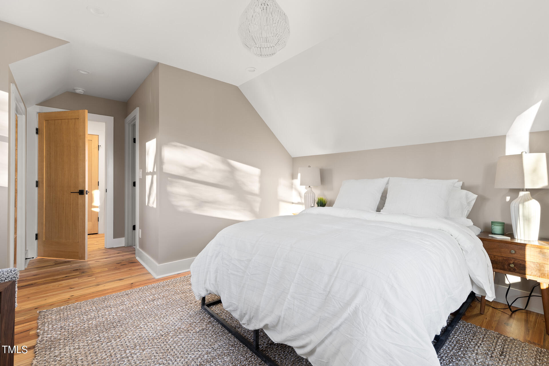 208b E Trinity Avenue