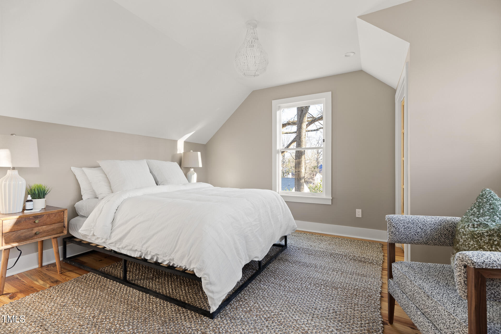 208b E Trinity Avenue