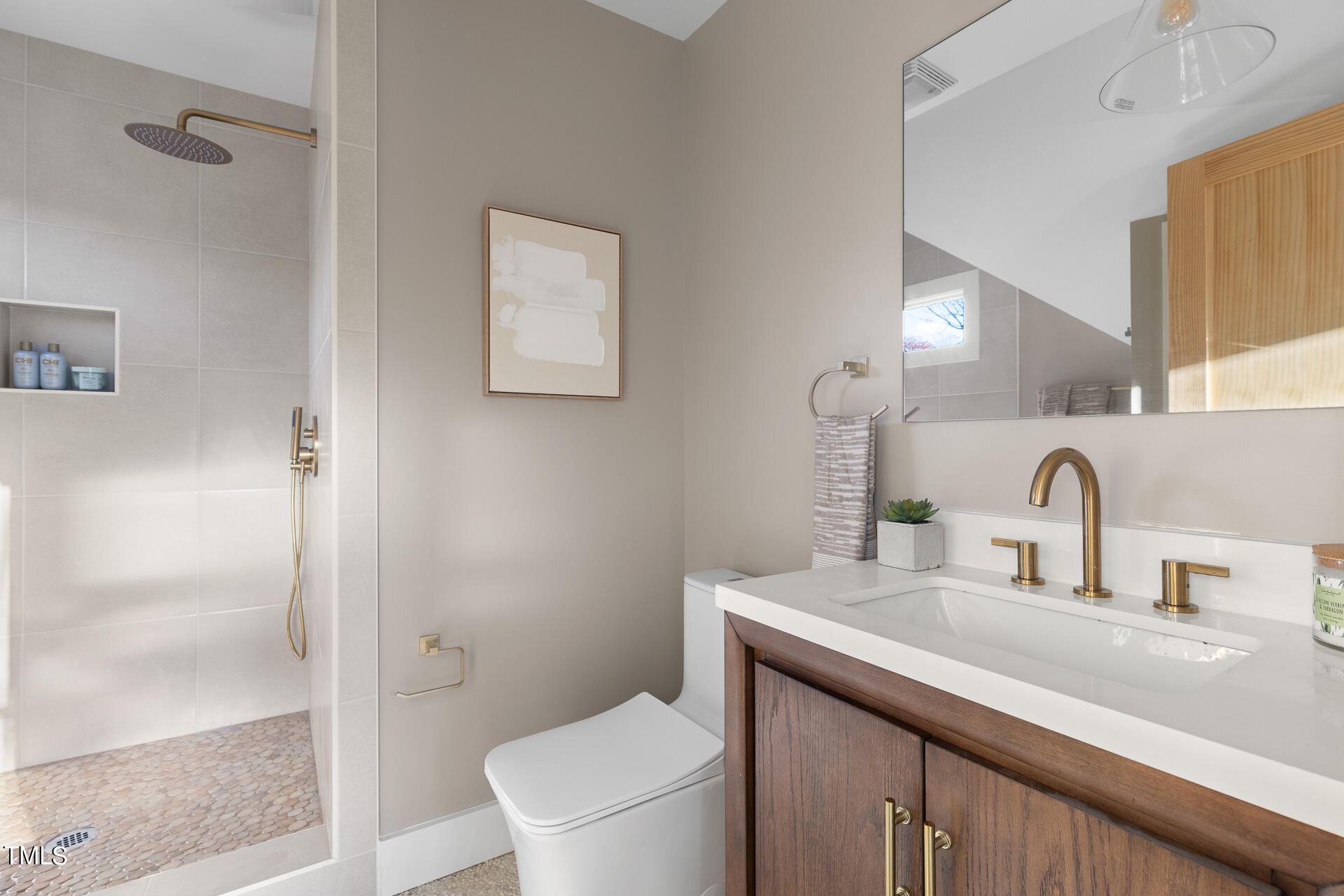 208b E Trinity Avenue