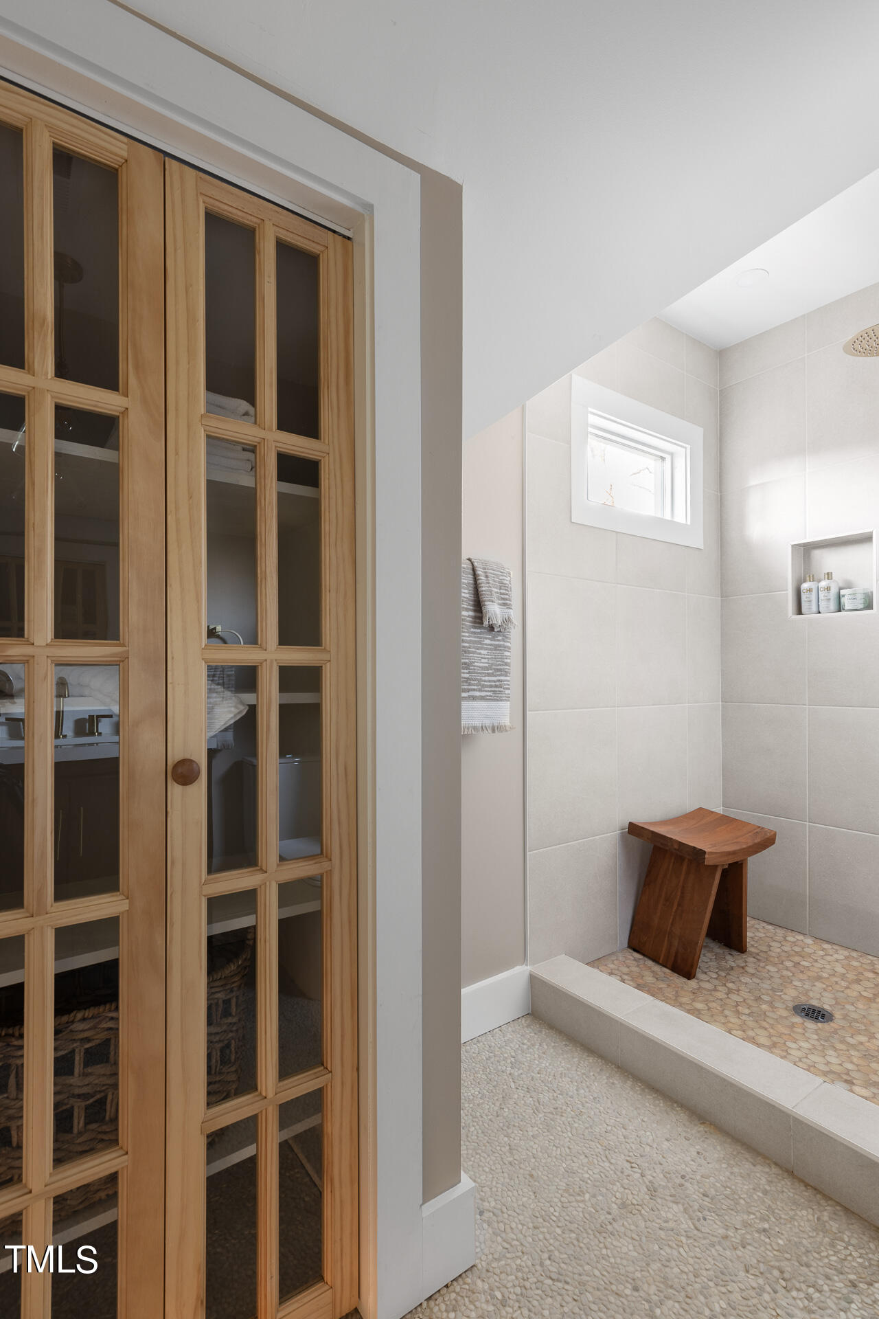 208b E Trinity Avenue