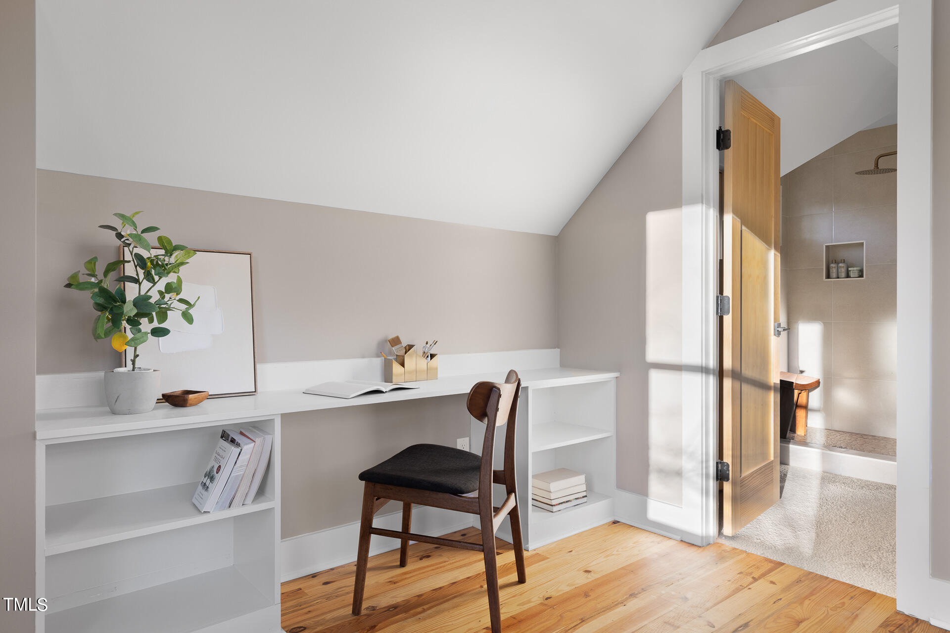 208b E Trinity Avenue