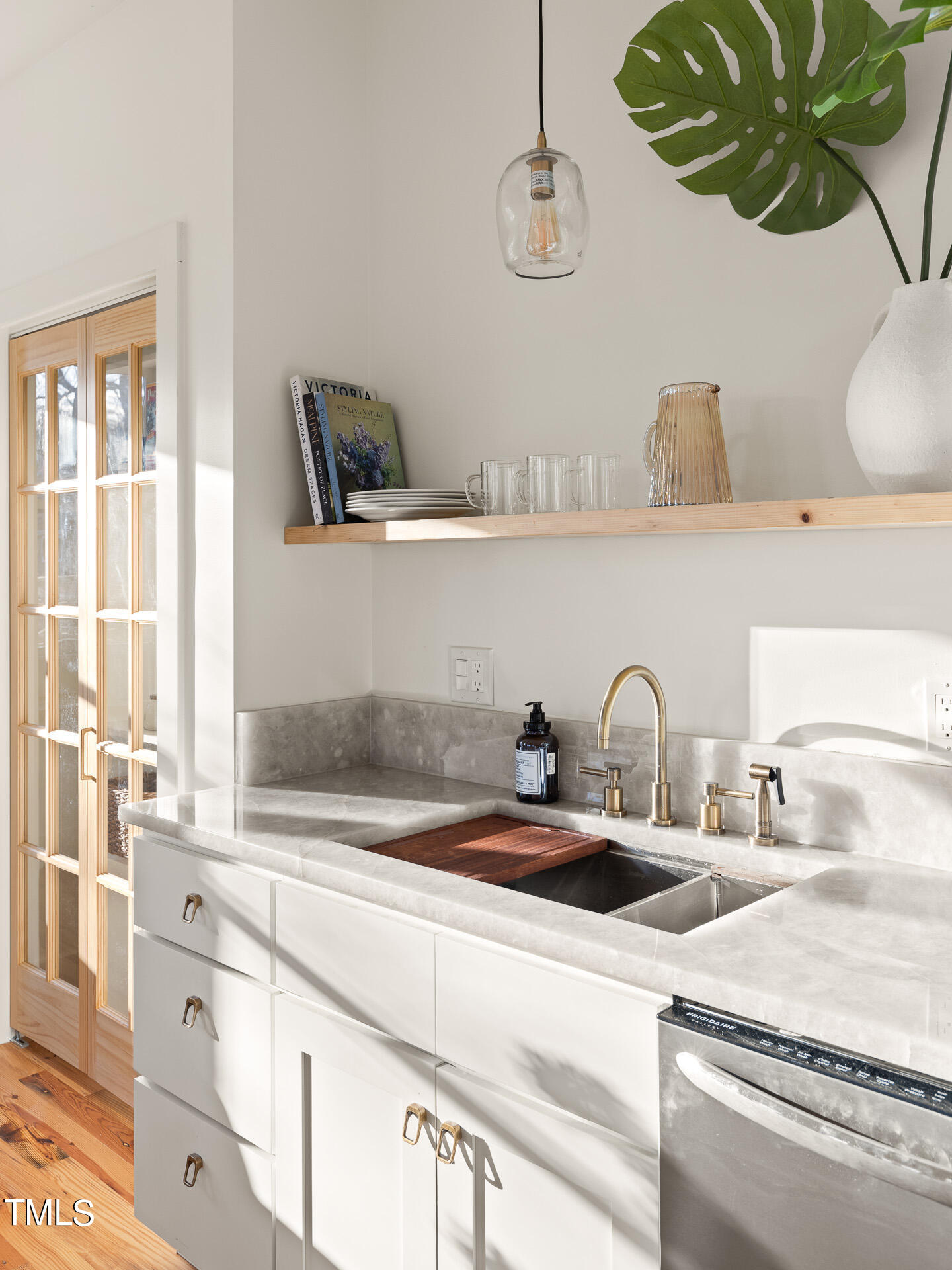 208b E Trinity Avenue