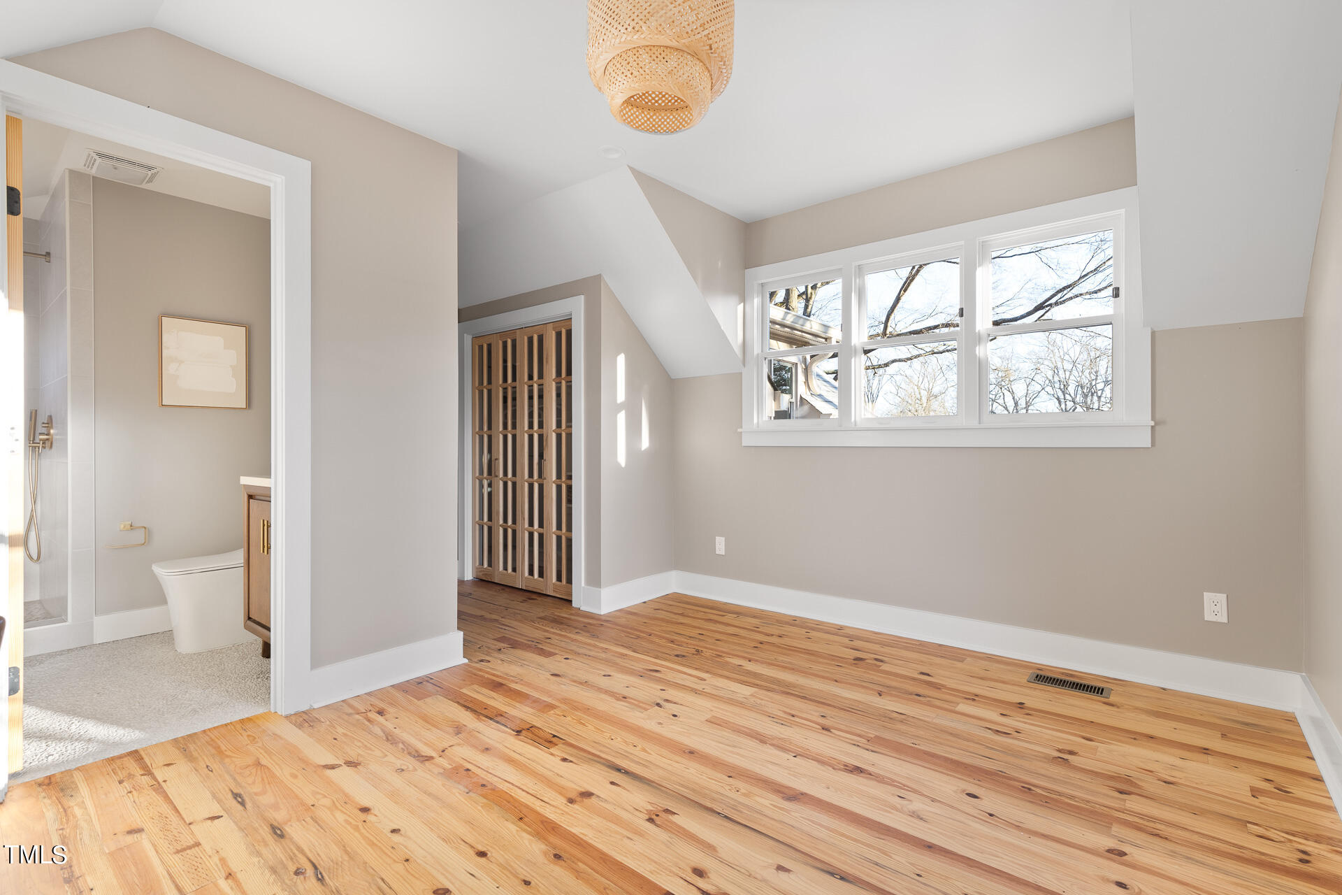 208b E Trinity Avenue