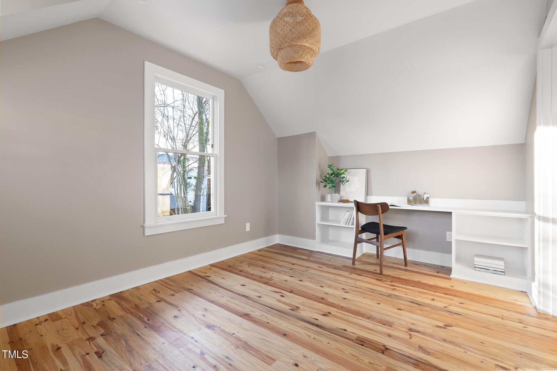 208b E Trinity Avenue