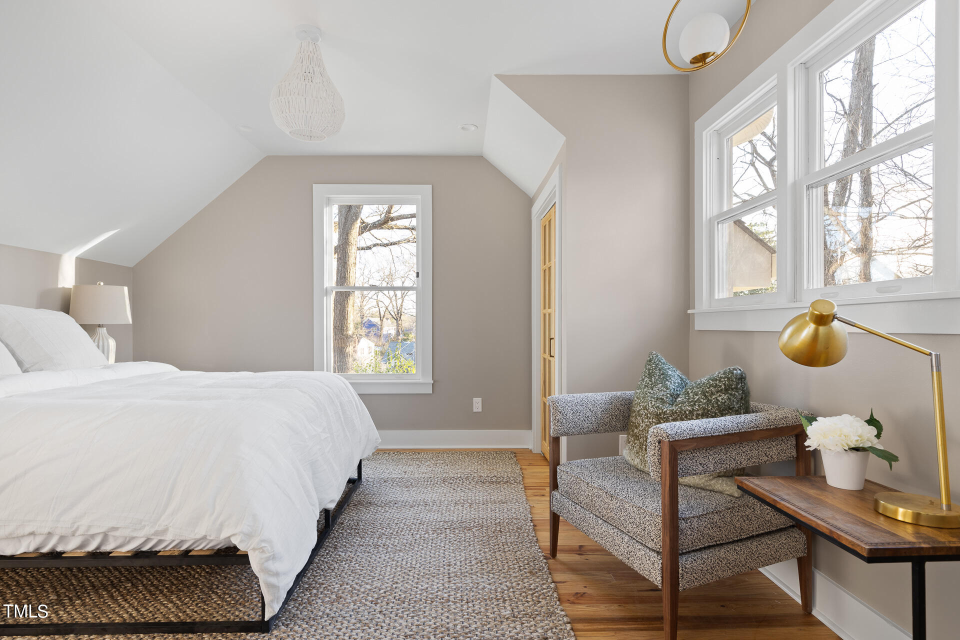 208b E Trinity Avenue