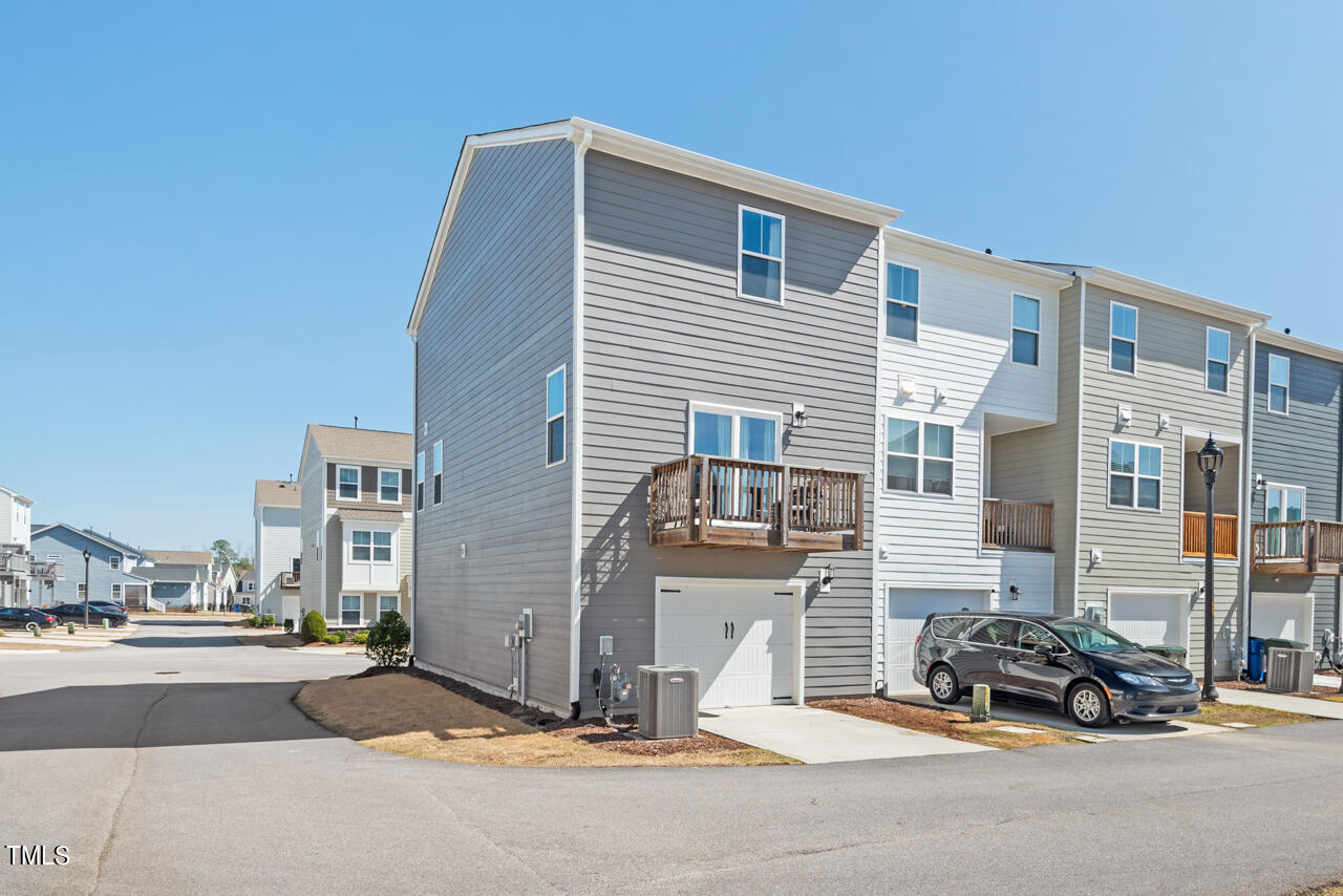 5943 Illuminate Avenue