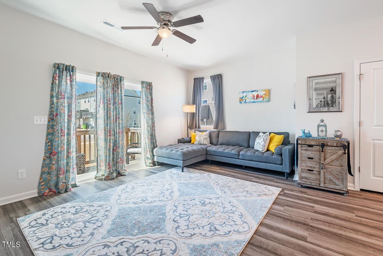 5943 Illuminate Avenue