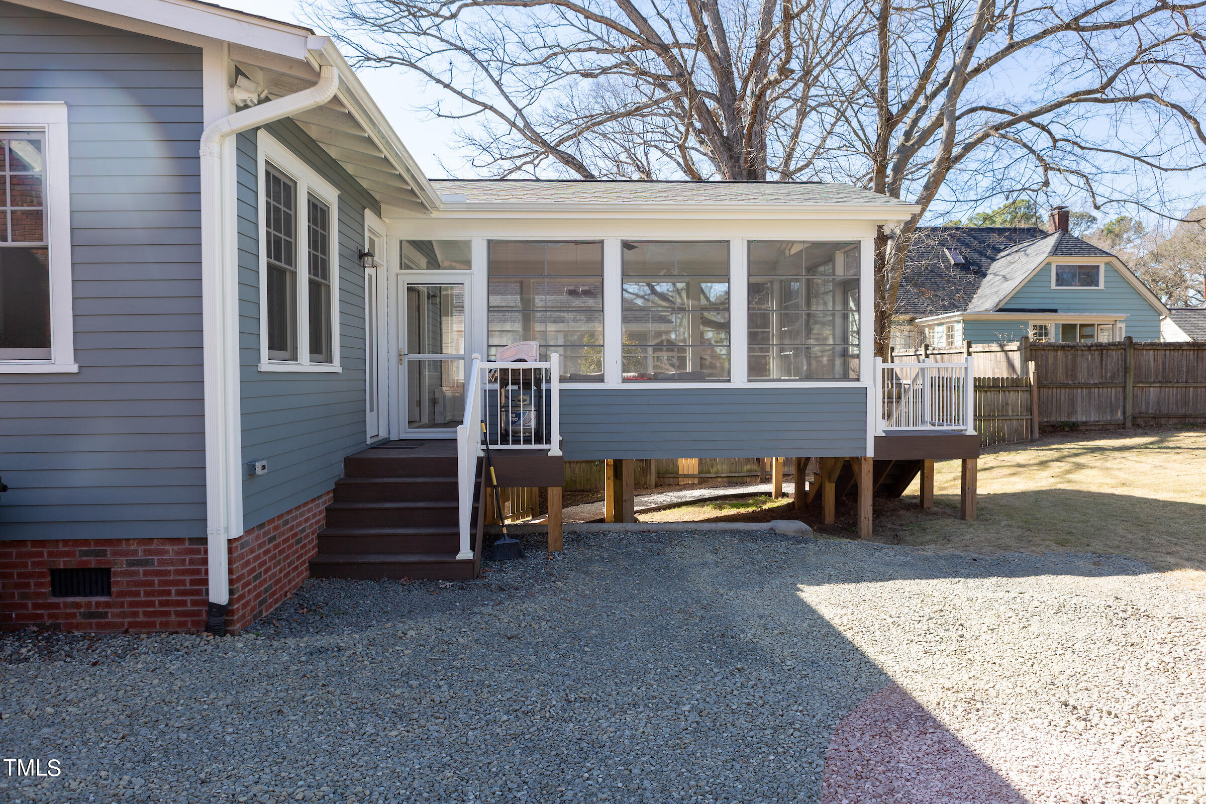 120 W Lynch Street