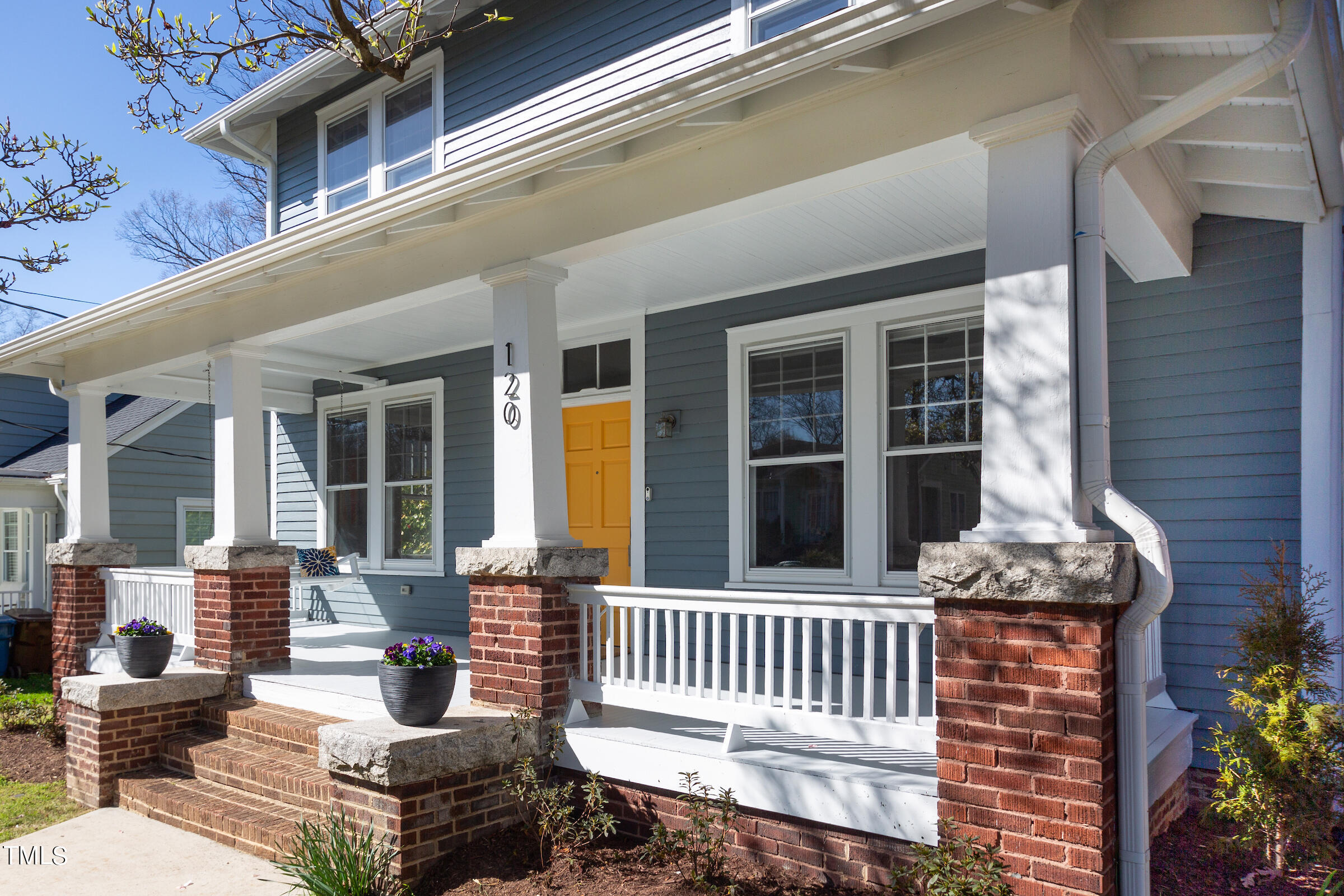 120 W Lynch Street