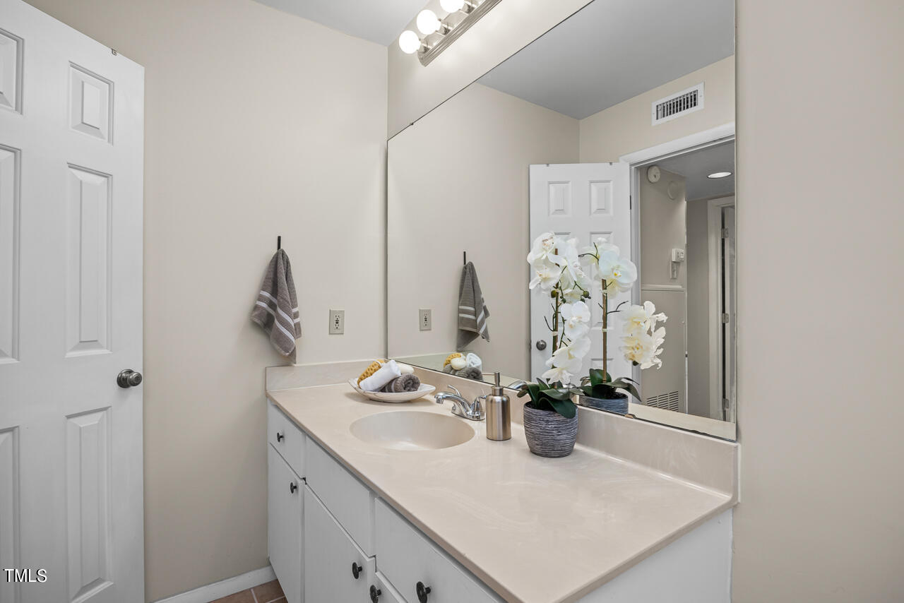 3704 Chimney Ridge Place # 104