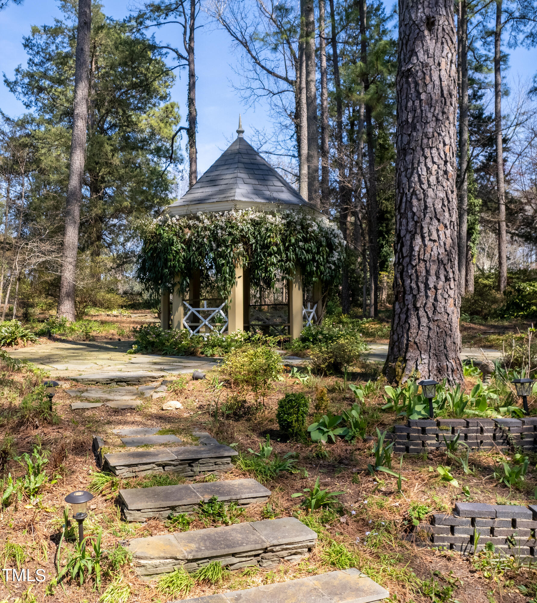 102 Sturbridge Lane