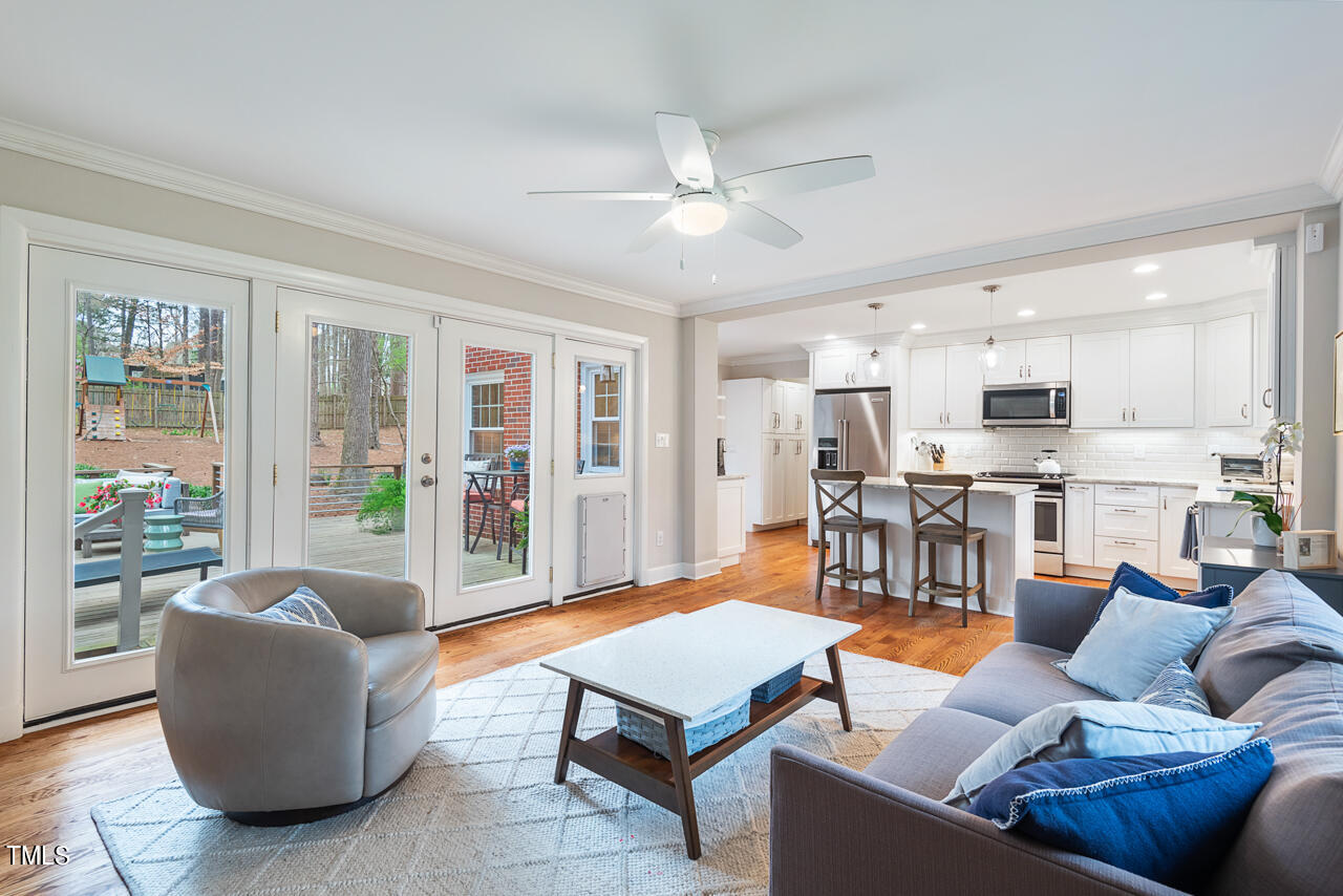 2528 Wrightwood Avenue