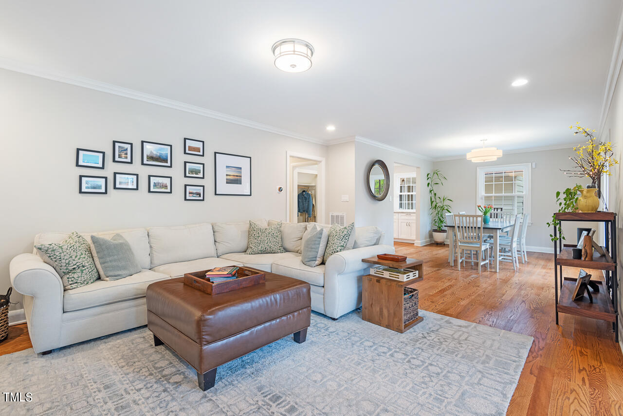 2528 Wrightwood Avenue