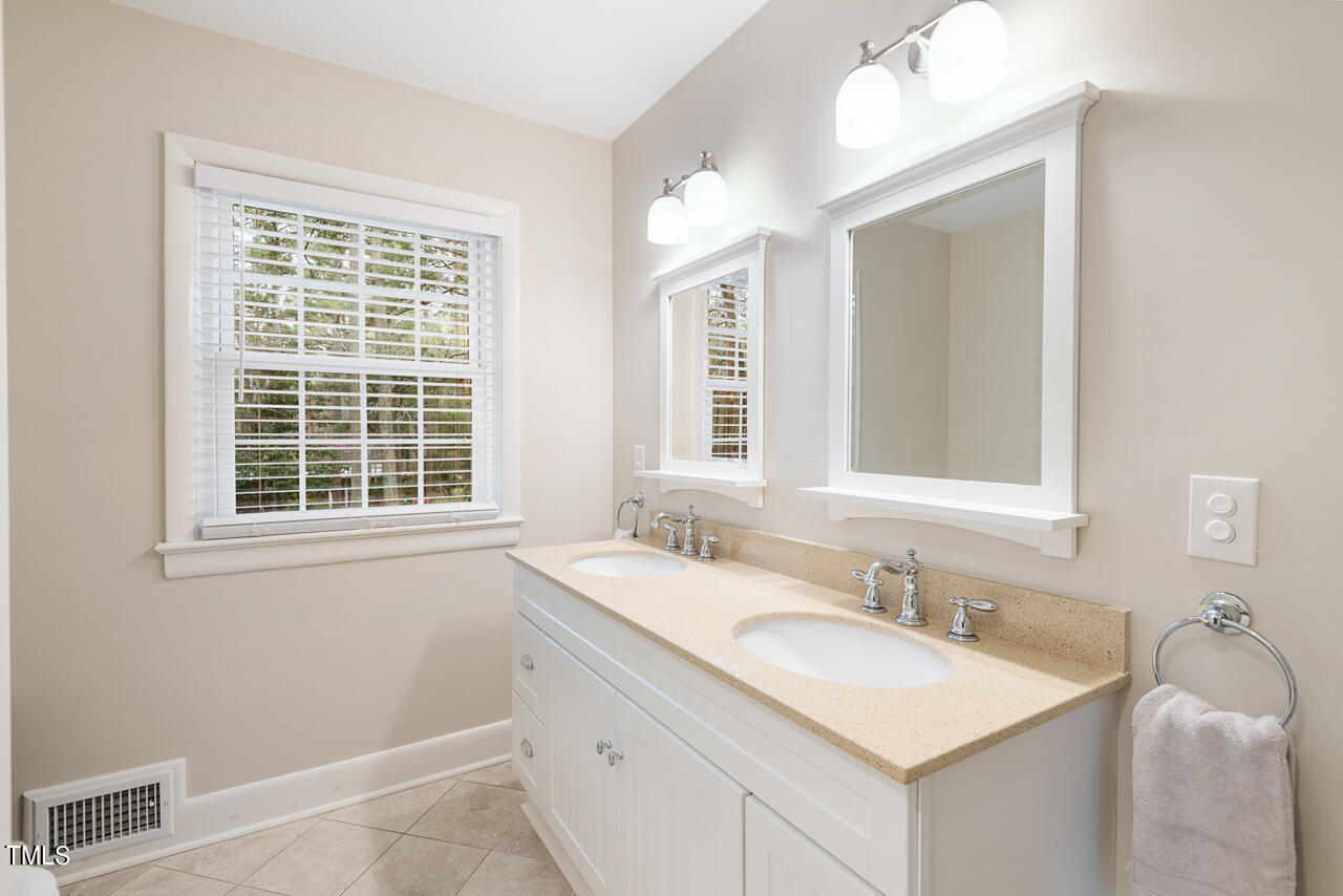 2528 Wrightwood Avenue