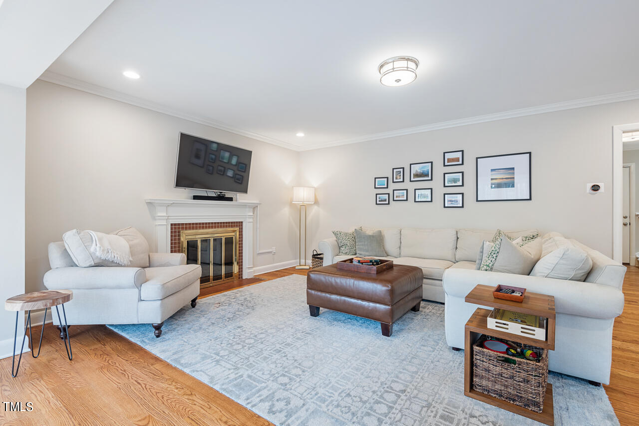 2528 Wrightwood Avenue