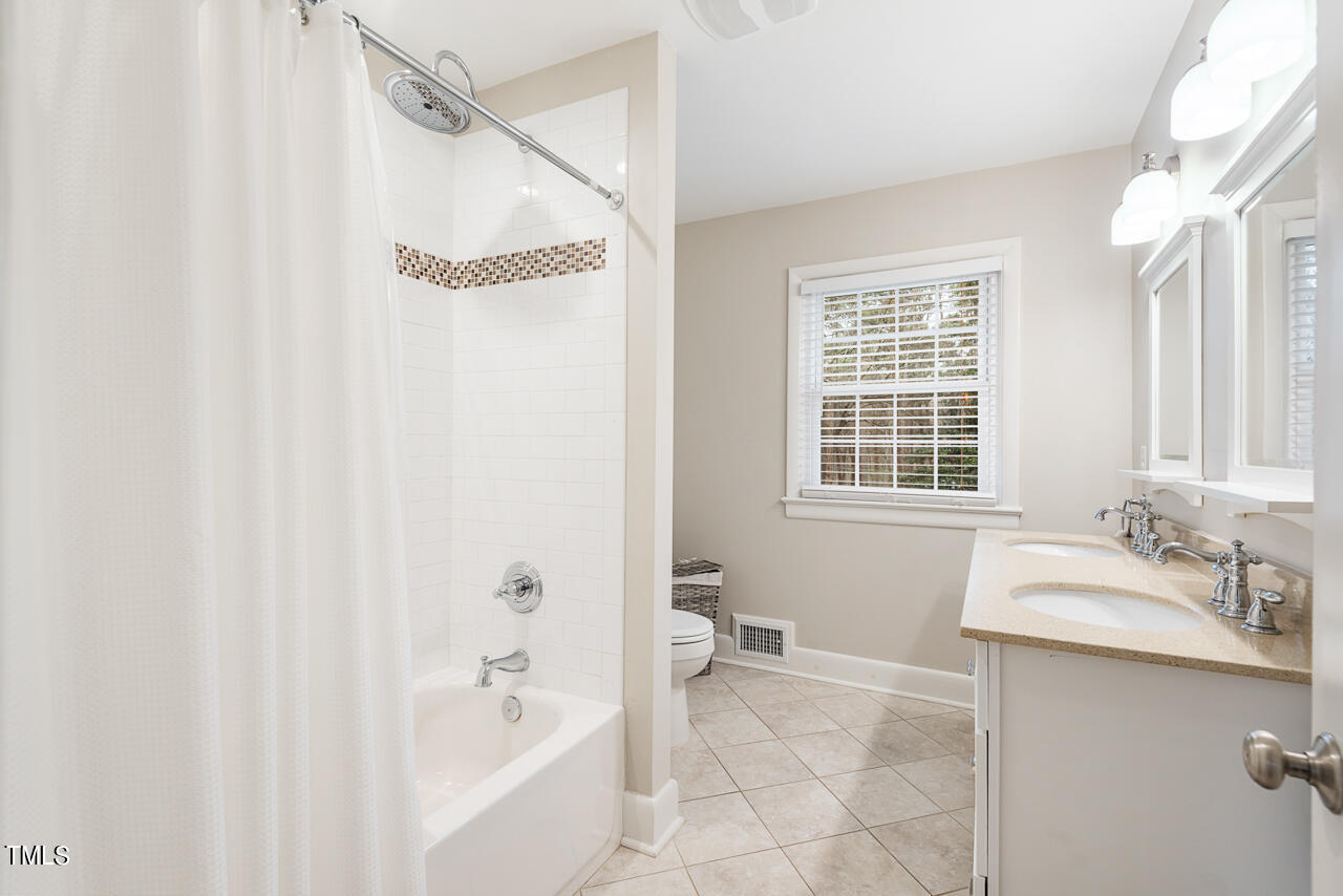 2528 Wrightwood Avenue