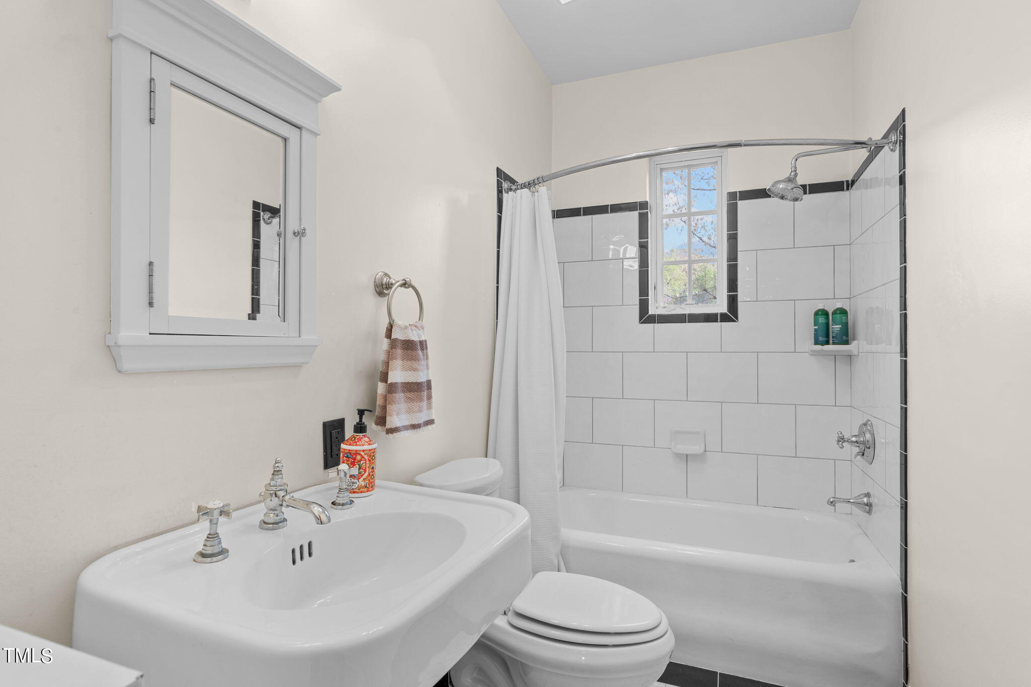 401 E Trinity Avenue