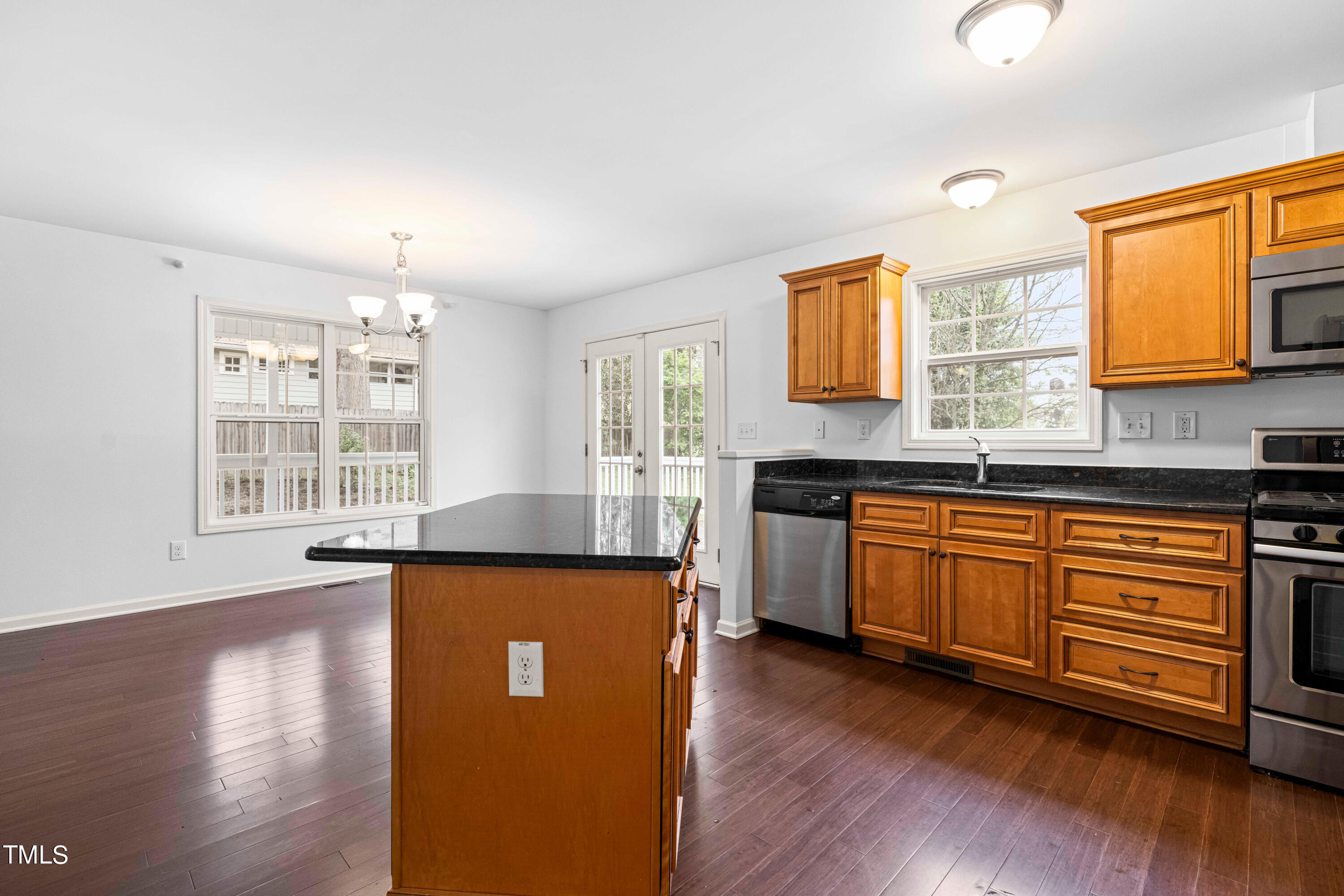 1103 W Murray Avenue