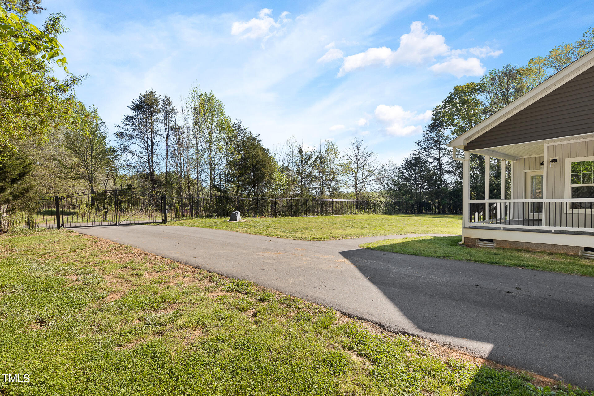 1725 Willie Gray Road