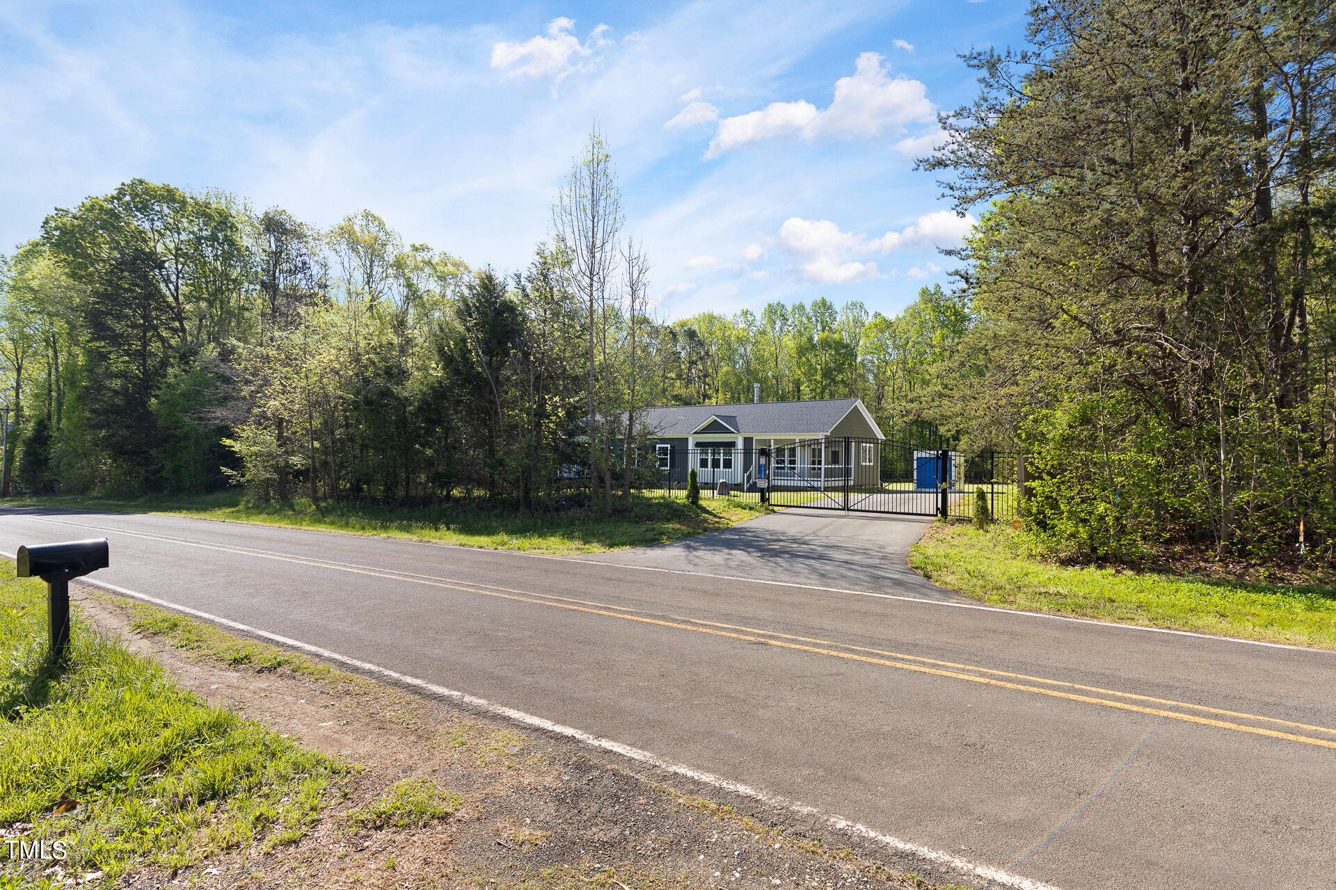 1725 Willie Gray Road