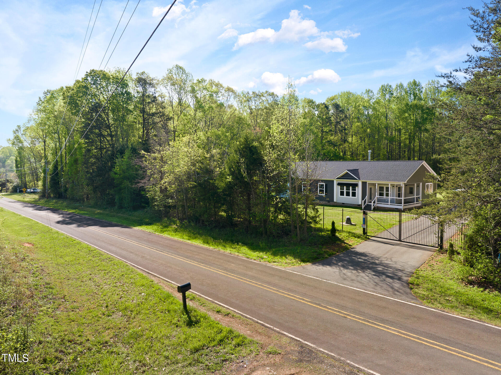 1725 Willie Gray Road