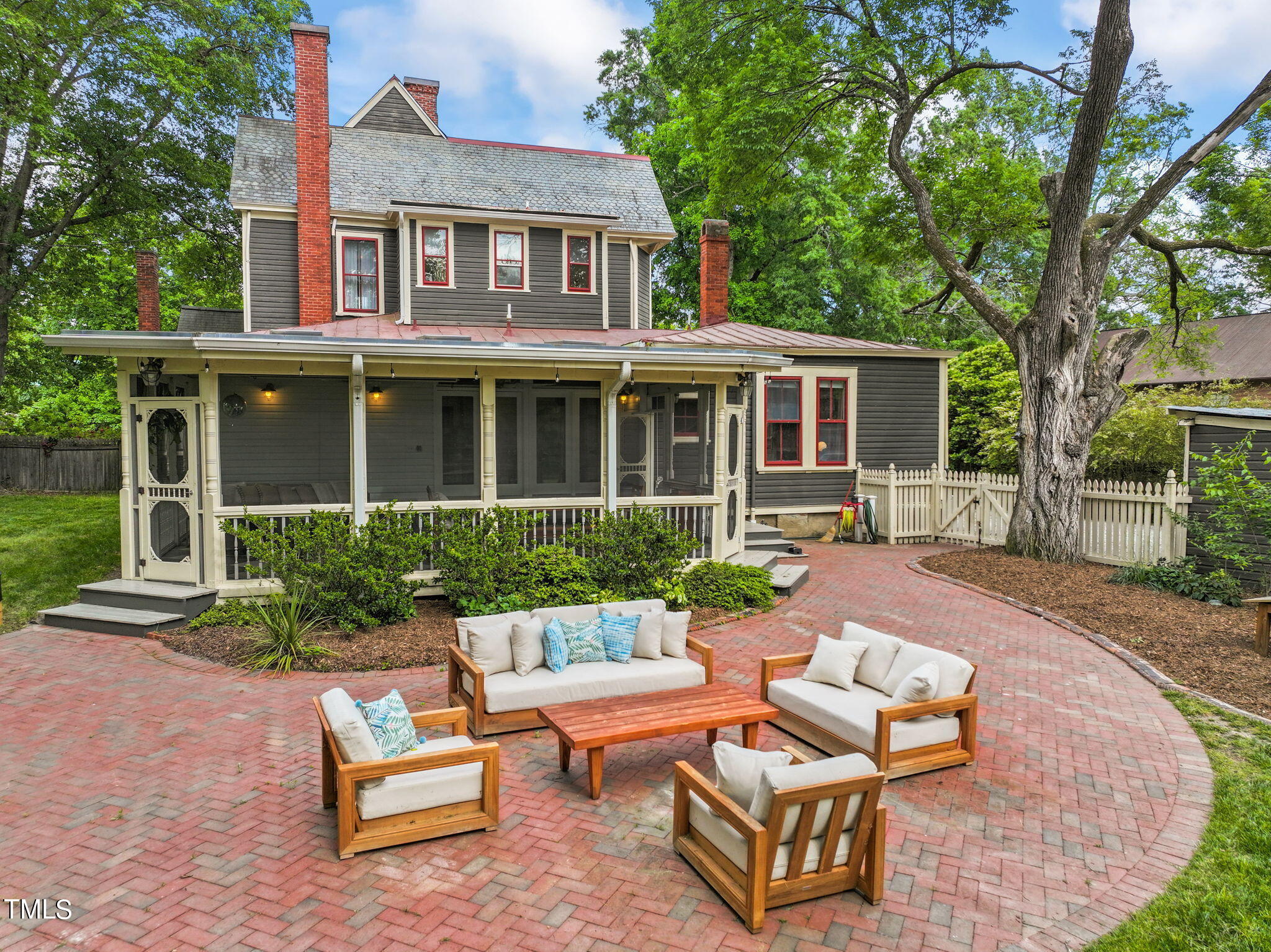 911 N Mangum Street