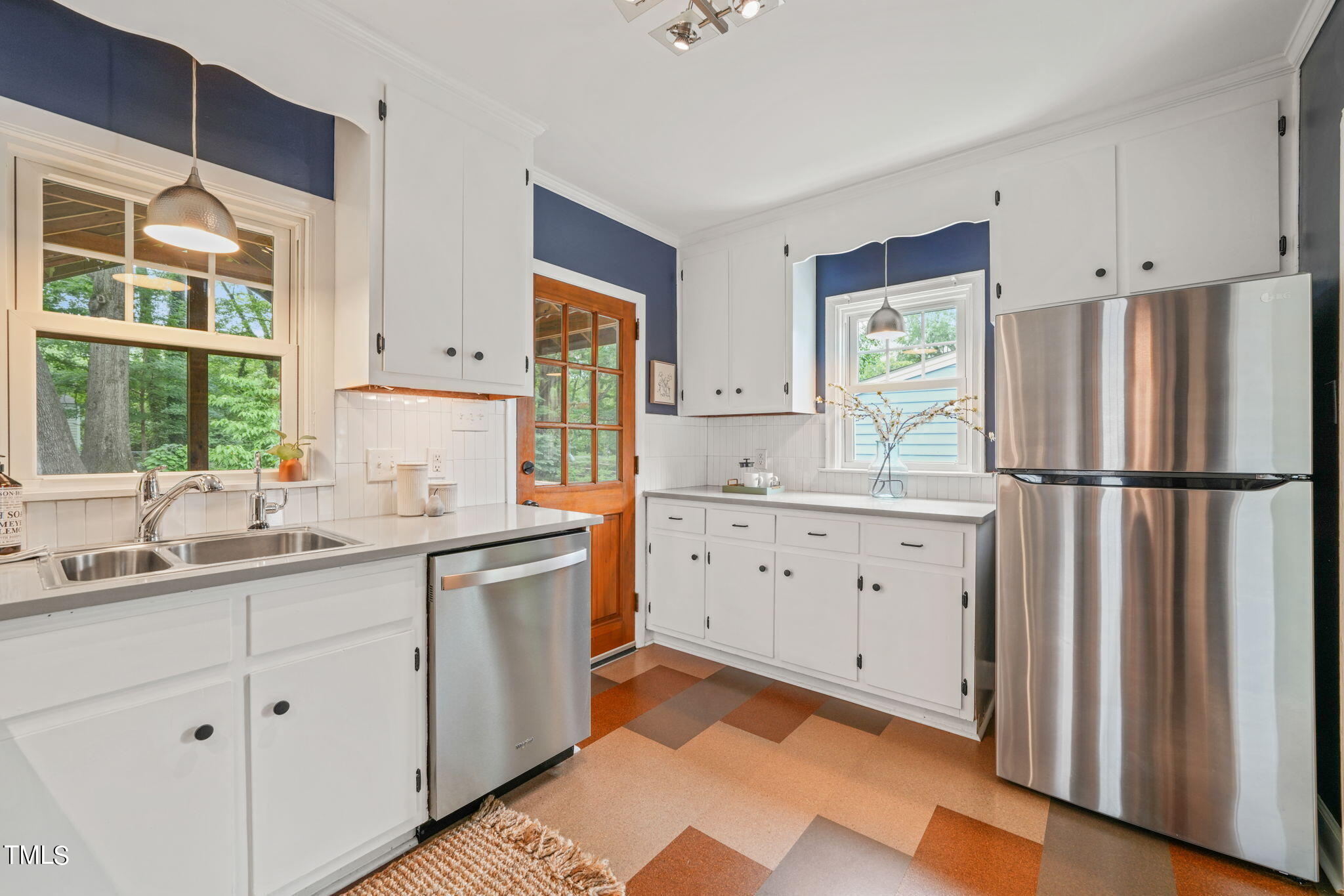 105 W Maynard Avenue