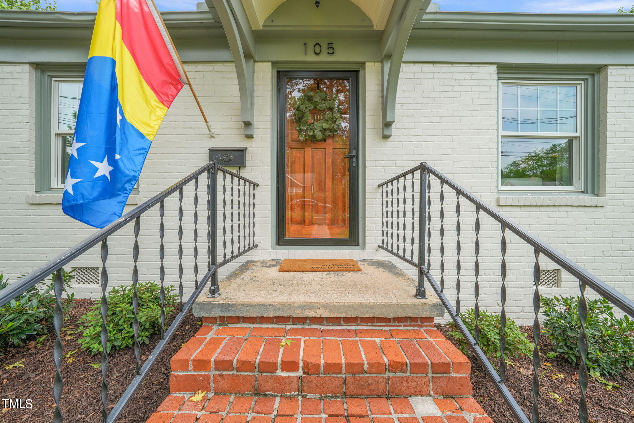 105 W Maynard Avenue
