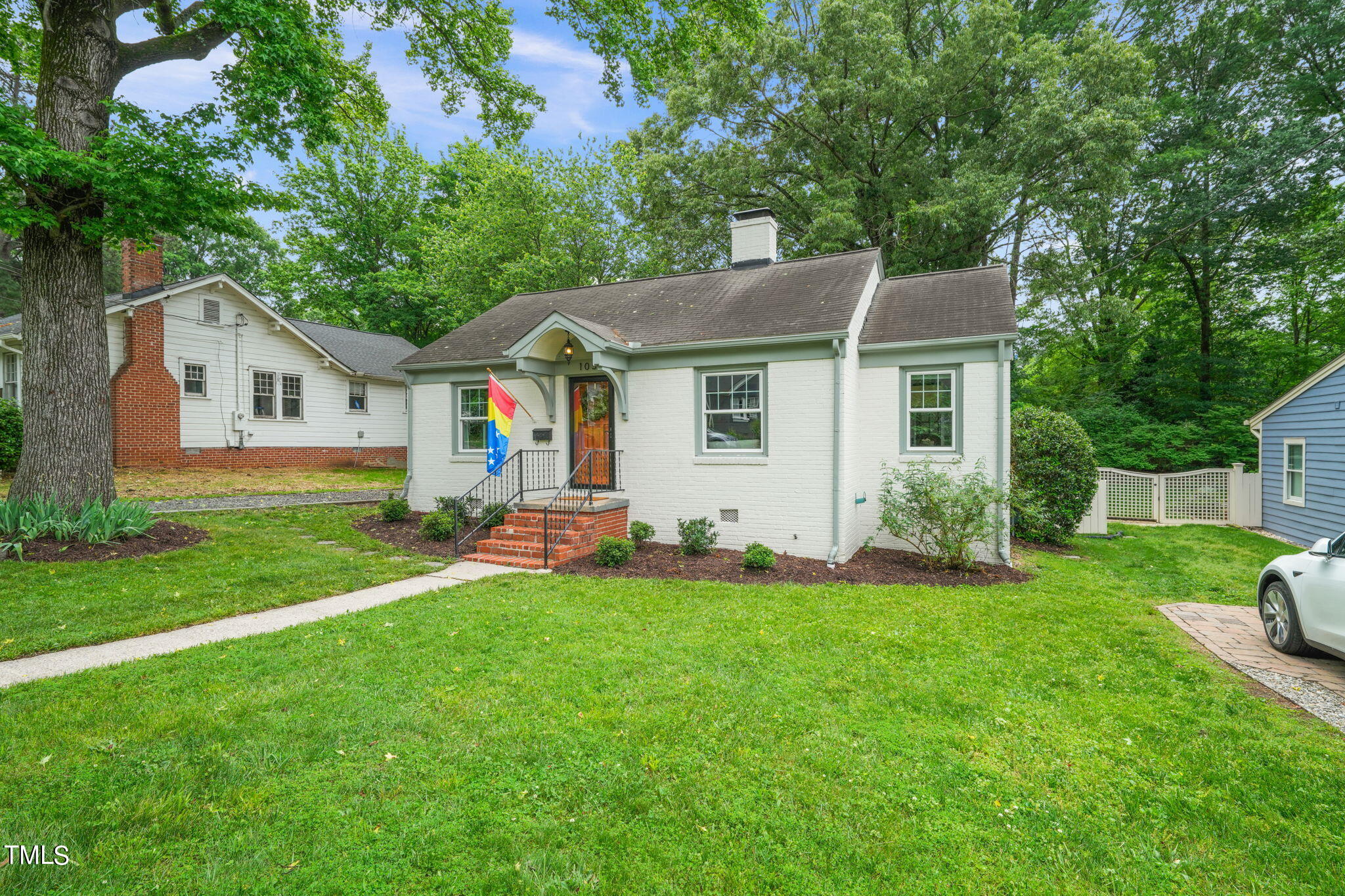 105 W Maynard Avenue