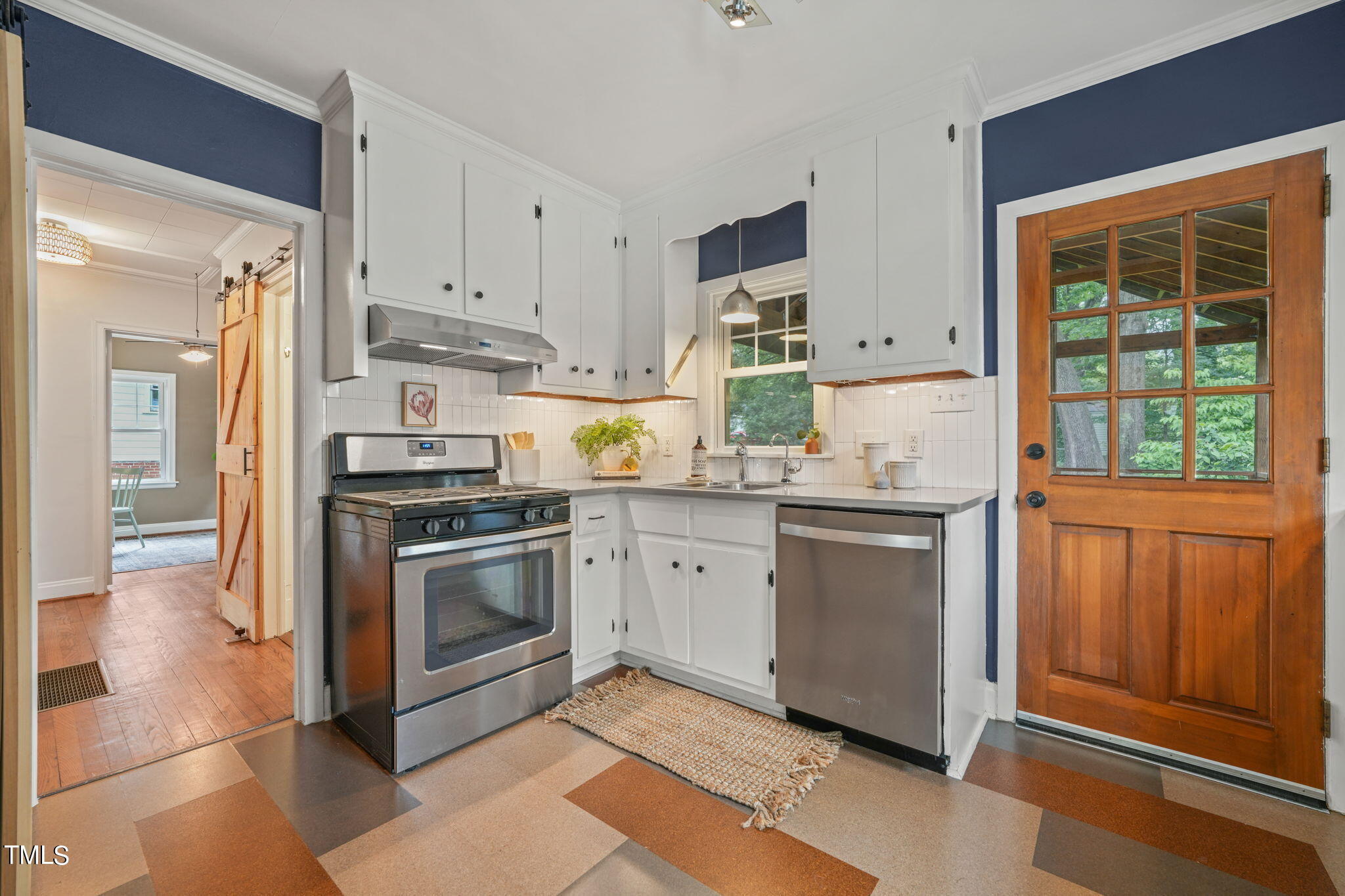 105 W Maynard Avenue