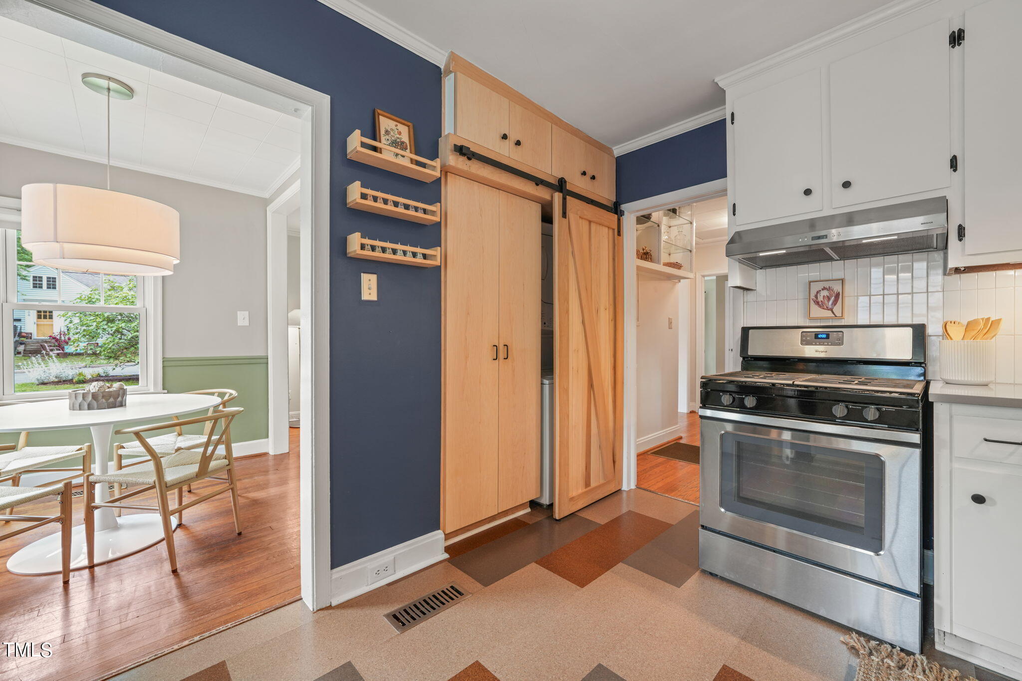 105 W Maynard Avenue