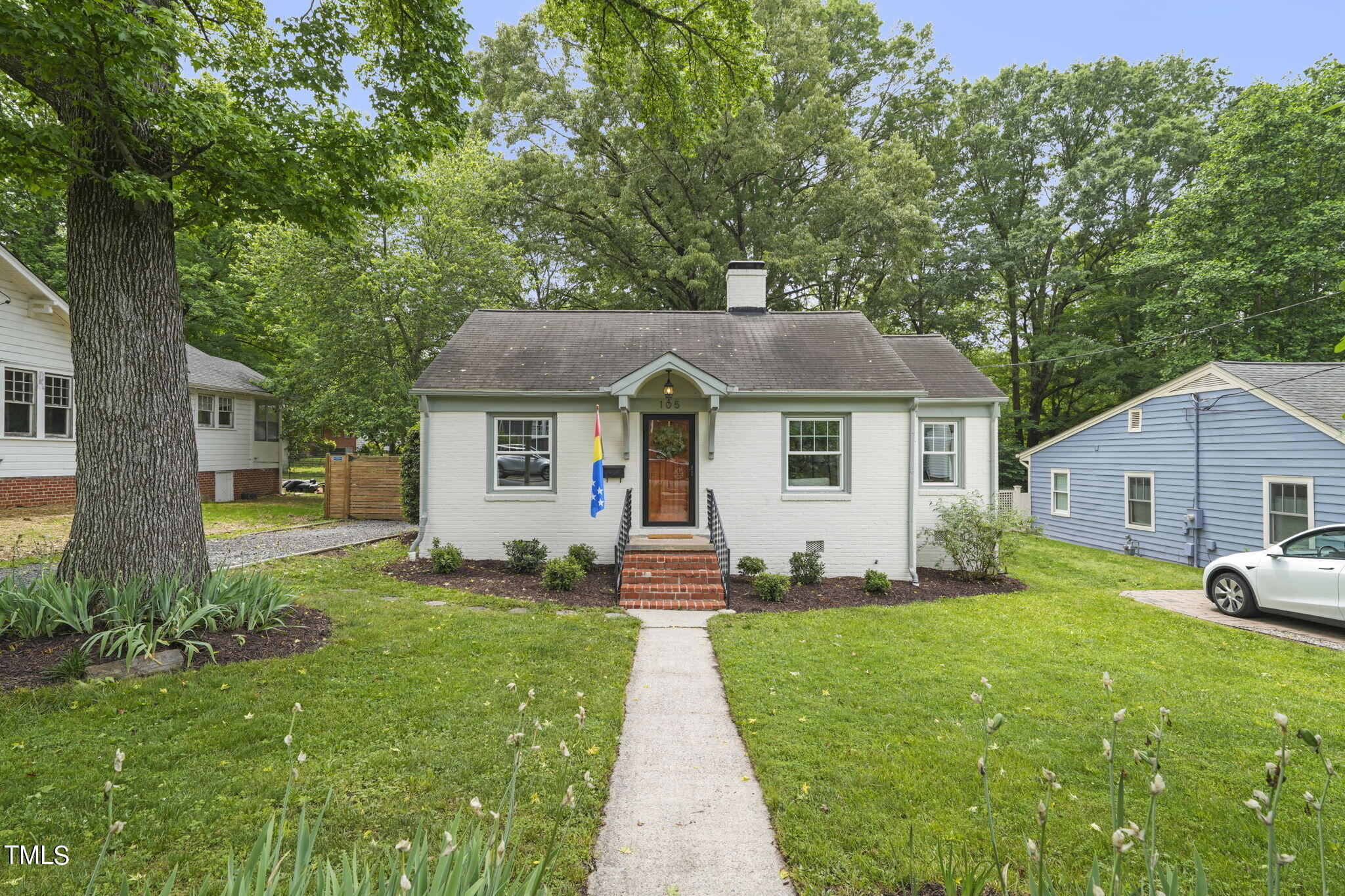 105 W Maynard Avenue