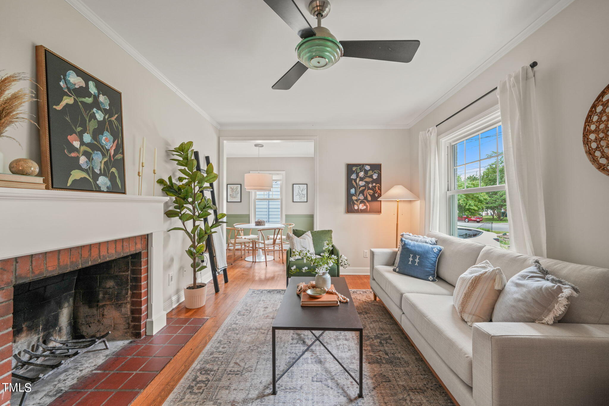 105 W Maynard Avenue