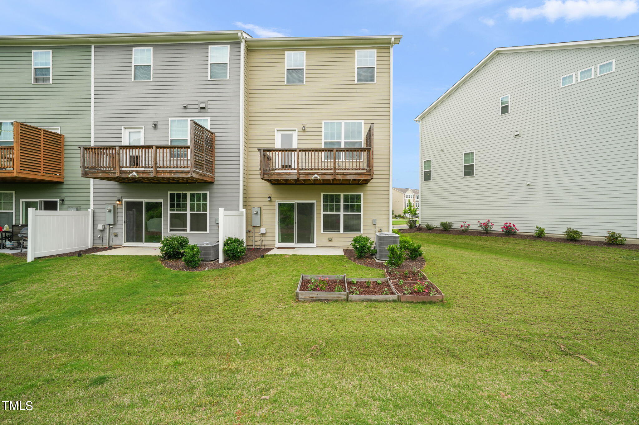 1025 Islip Place