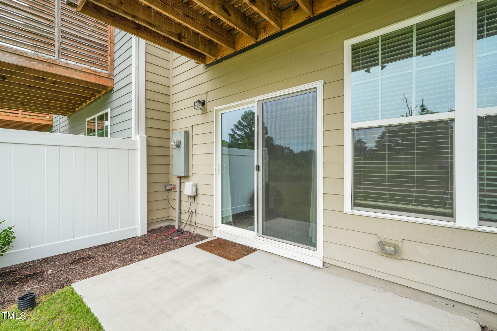 1025 Islip Place