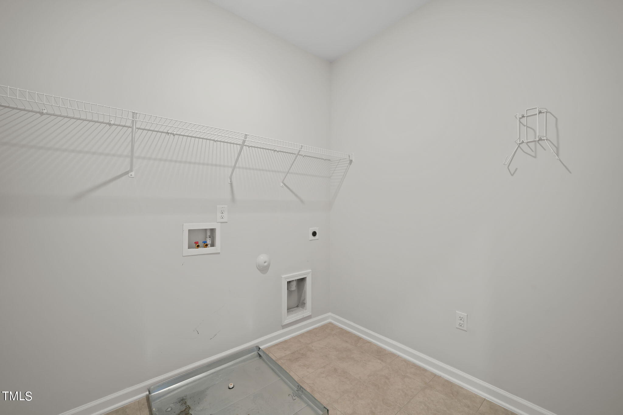 1025 Islip Place