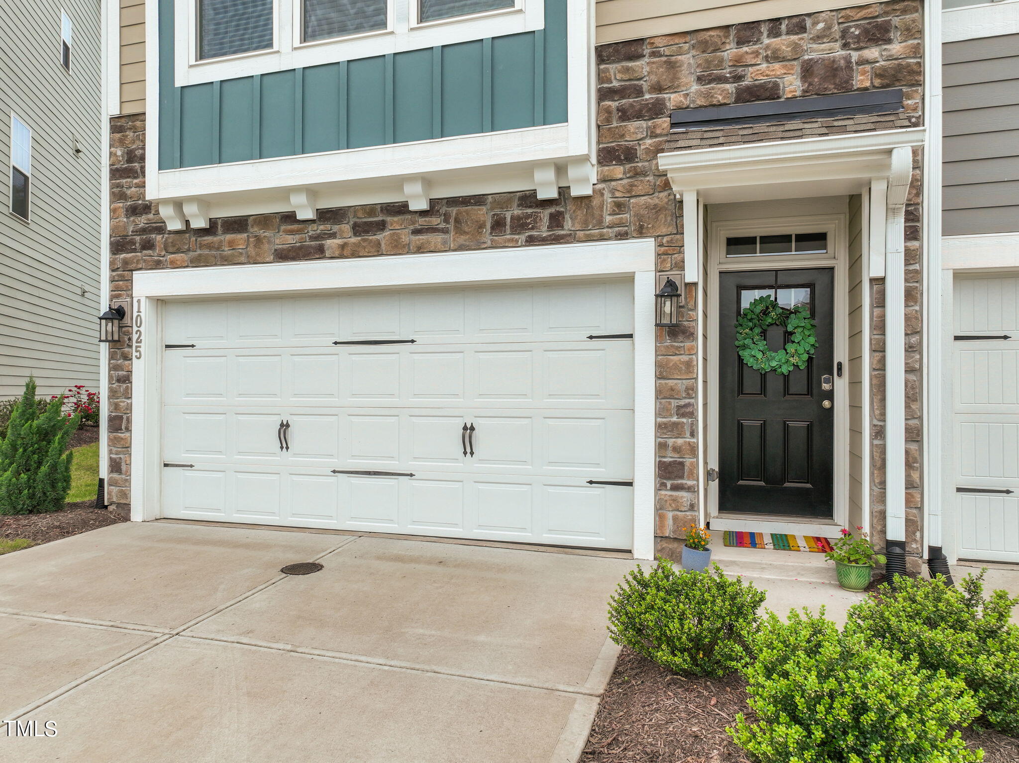 1025 Islip Place