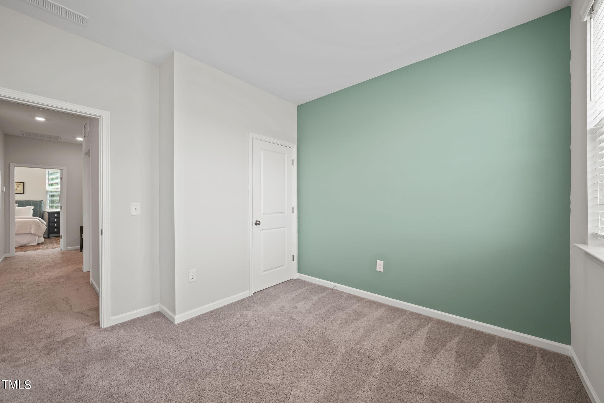 1025 Islip Place