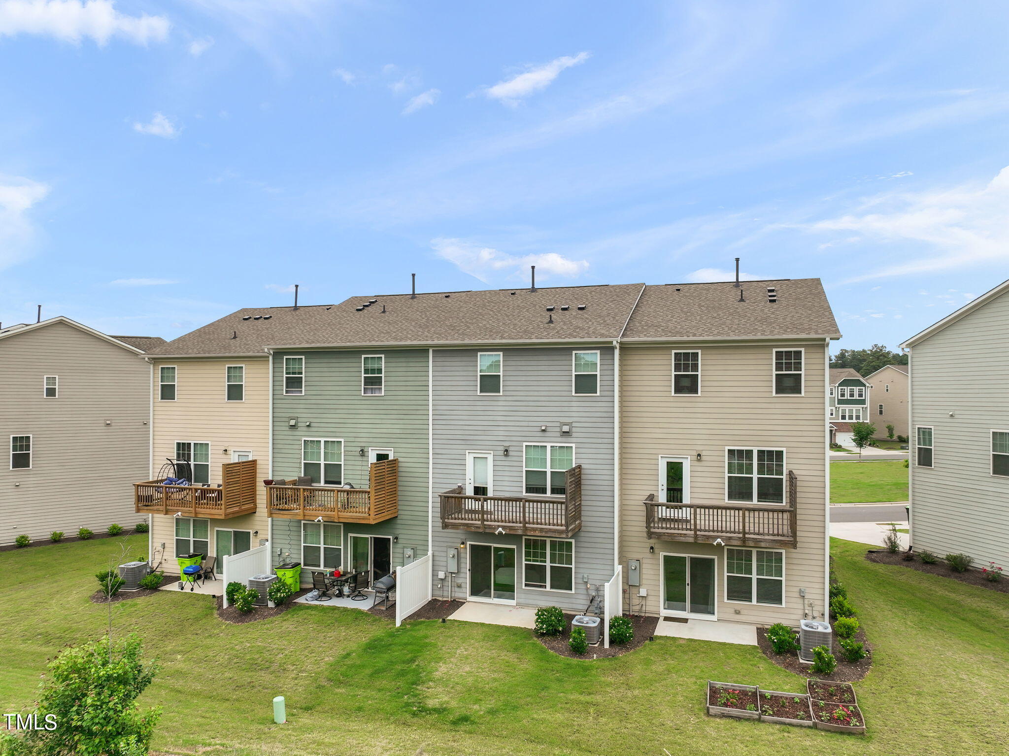 1025 Islip Place