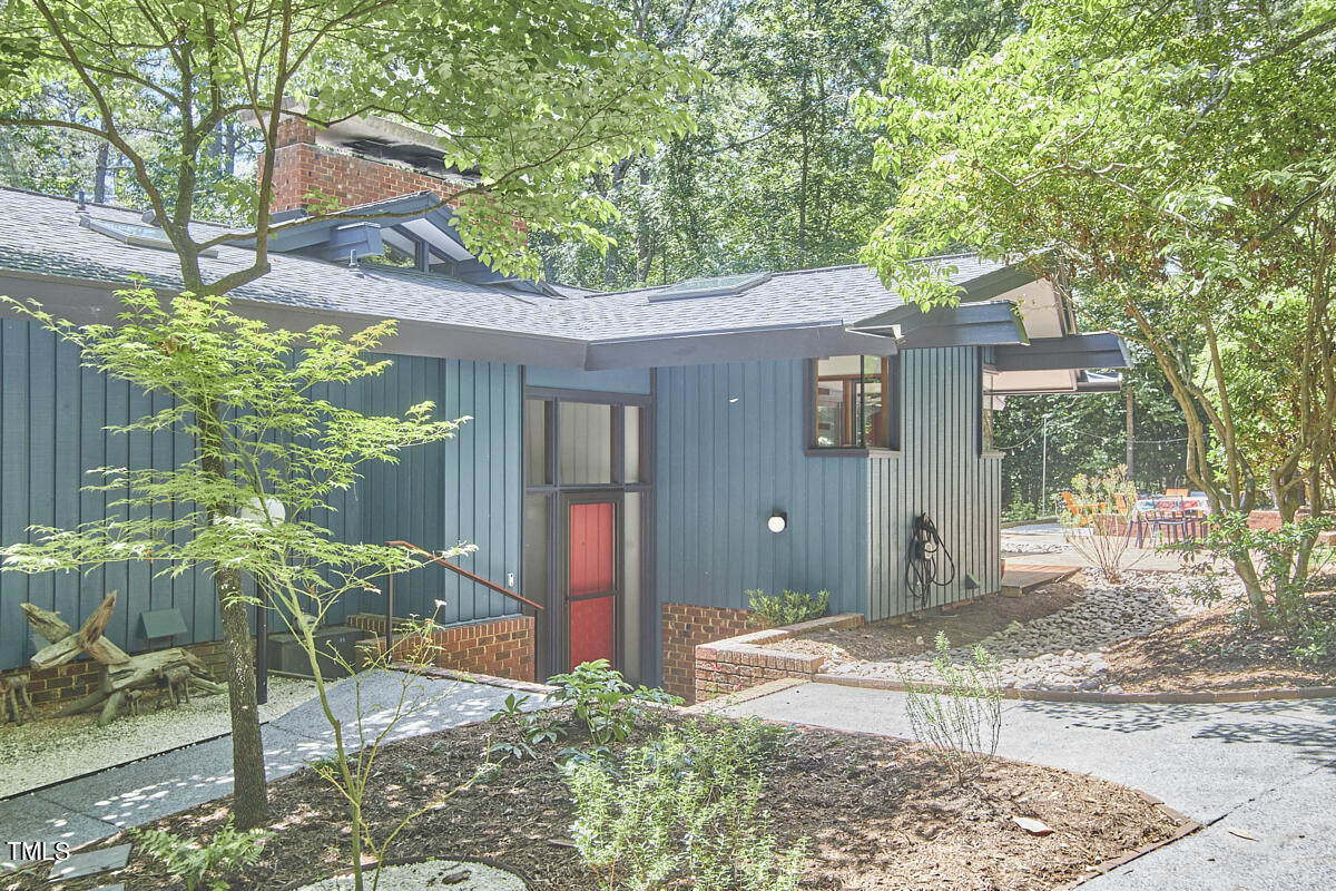 2312 Honeysuckle Court