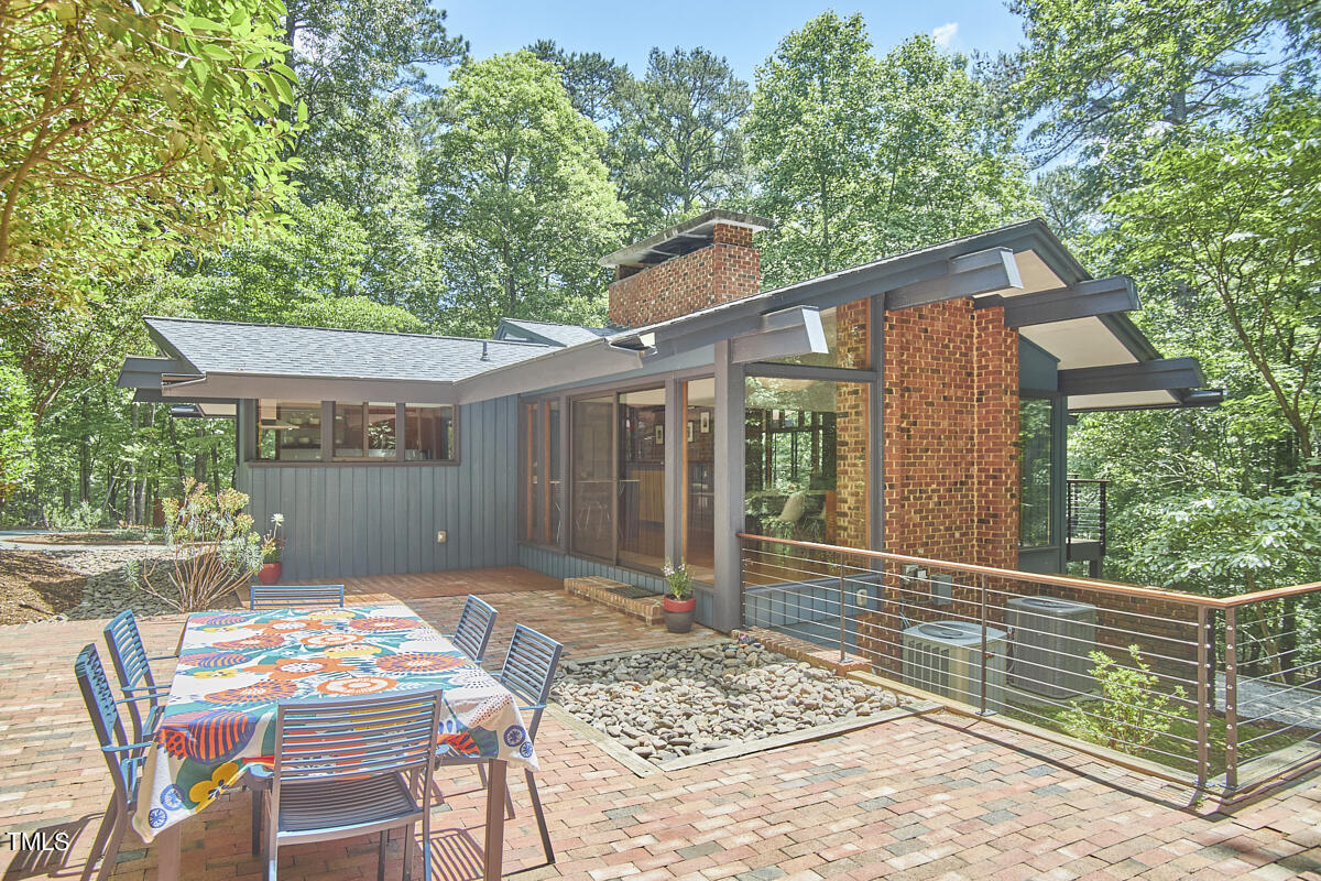 2312 Honeysuckle Court