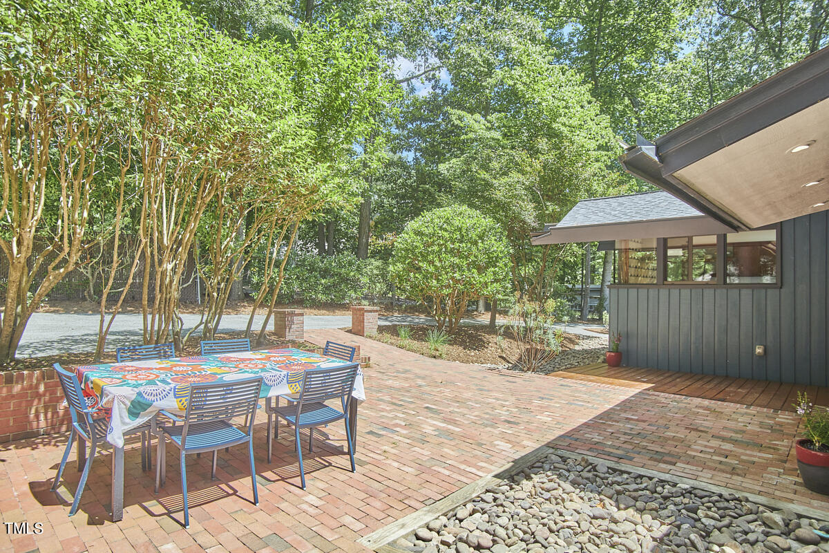 2312 Honeysuckle Court